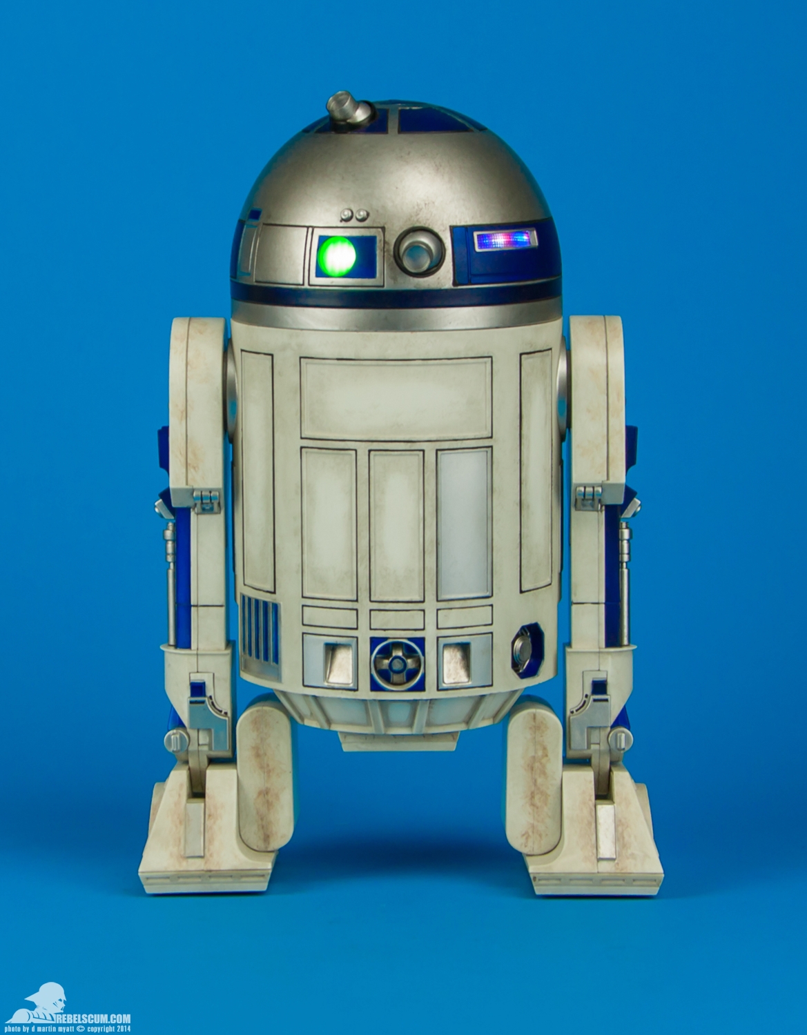 C-3PO-and-R2-D2-Premium-Format-Figure-Set-016.jpg