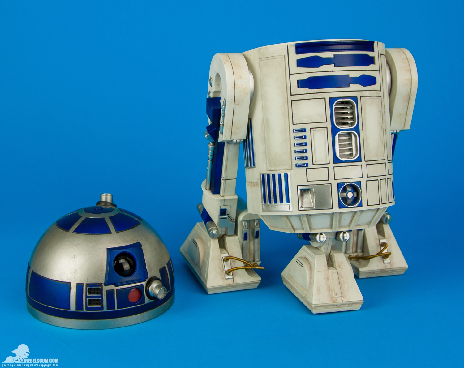 C-3PO-and-R2-D2-Premium-Format-Figure-Set-024.jpg