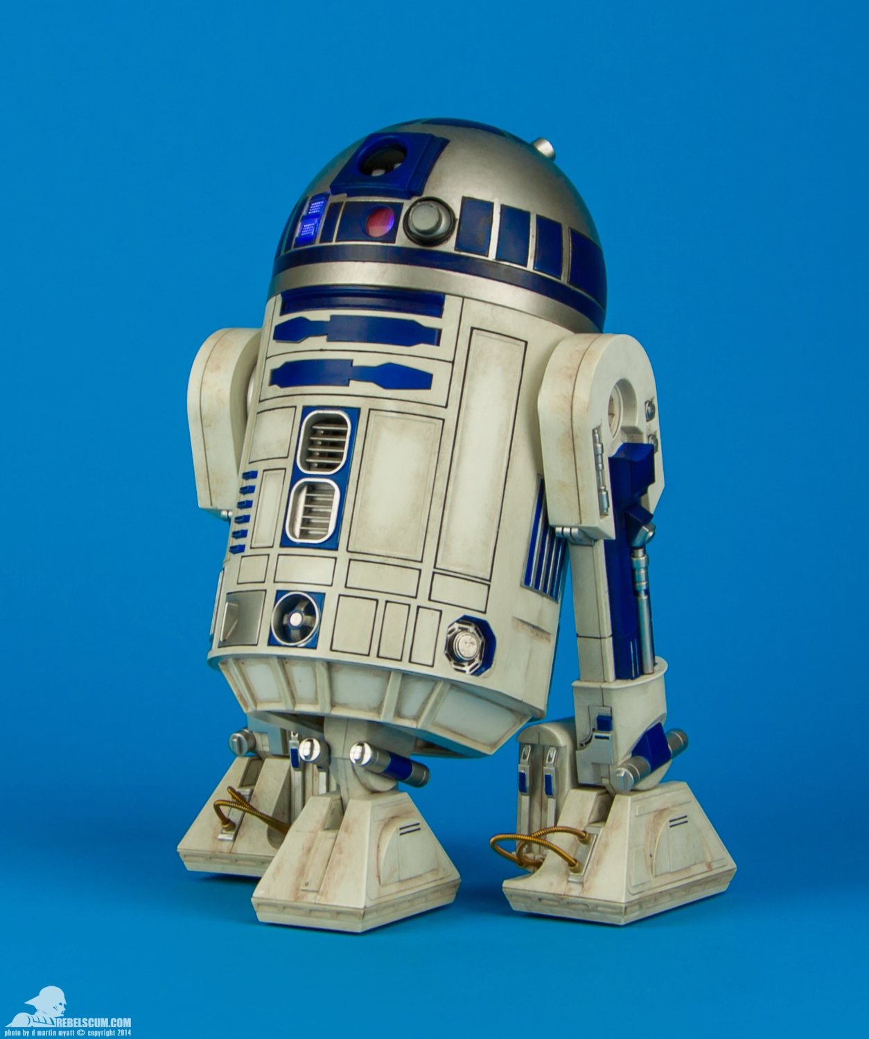 C-3PO-and-R2-D2-Premium-Format-Figure-Set-030.jpg