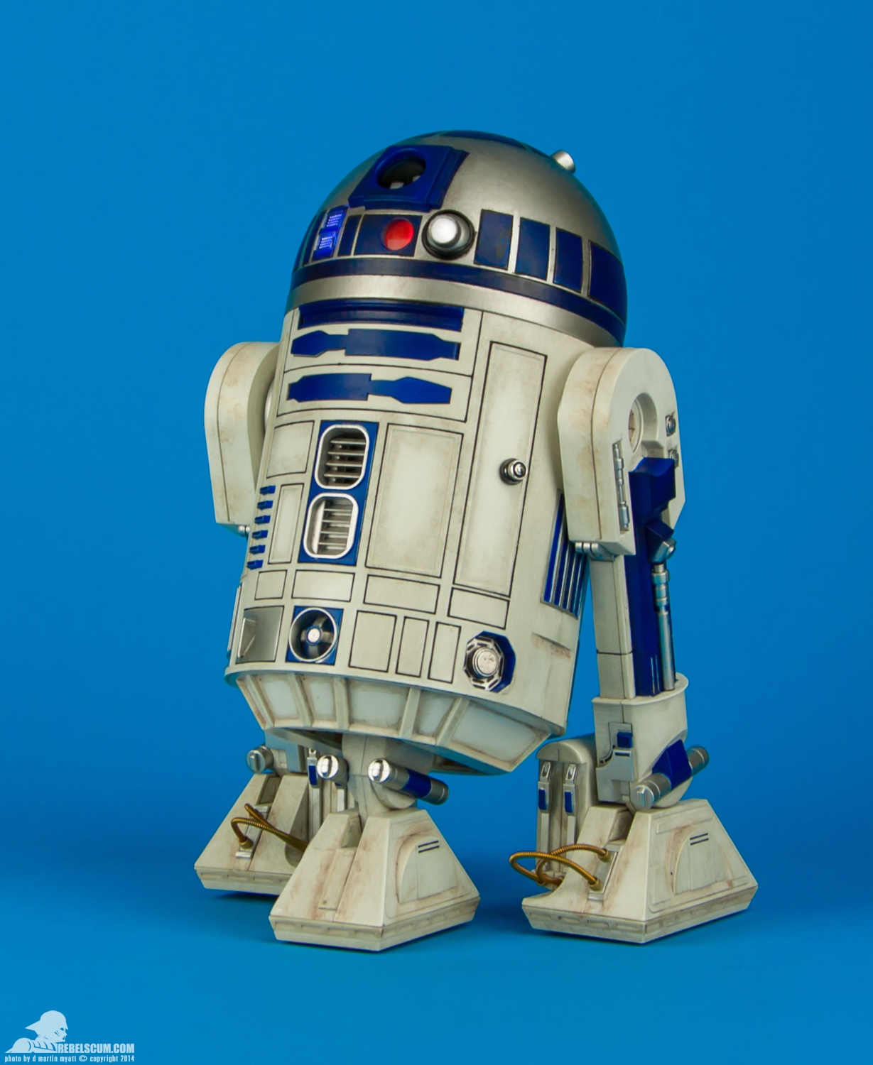 C-3PO-and-R2-D2-Premium-Format-Figure-Set-031.jpg