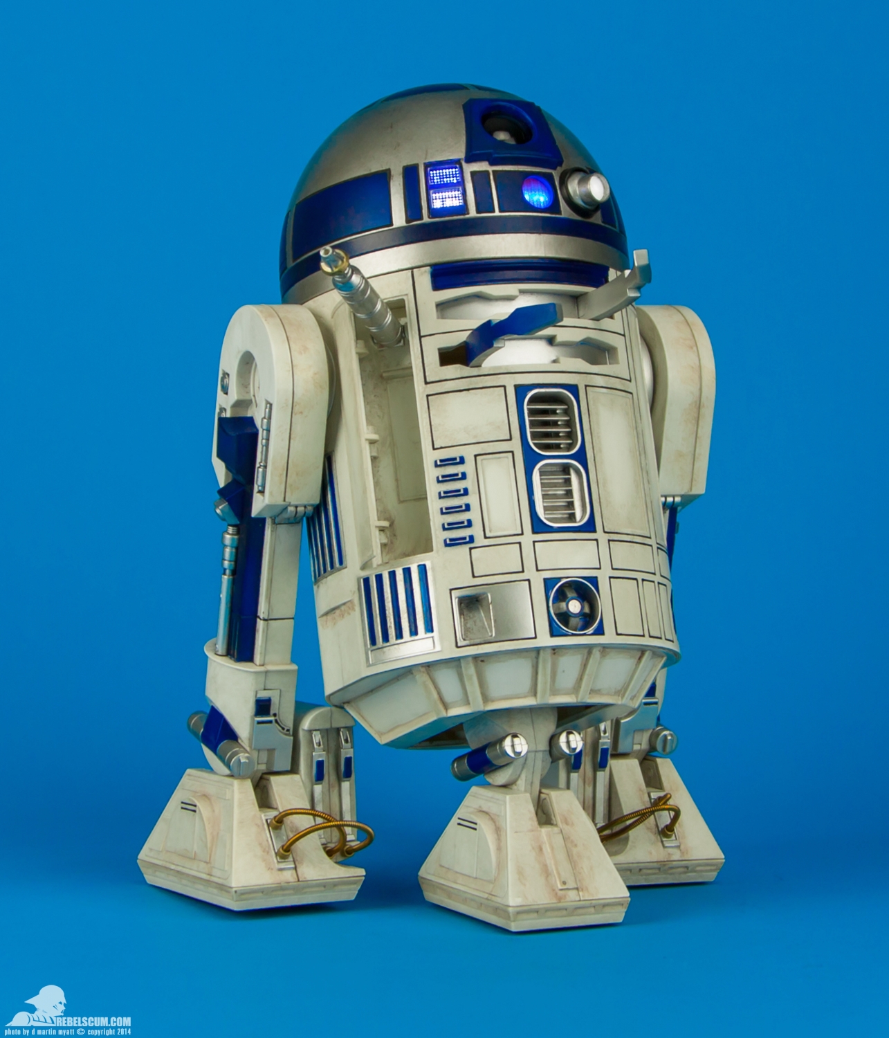 C-3PO-and-R2-D2-Premium-Format-Figure-Set-032.jpg