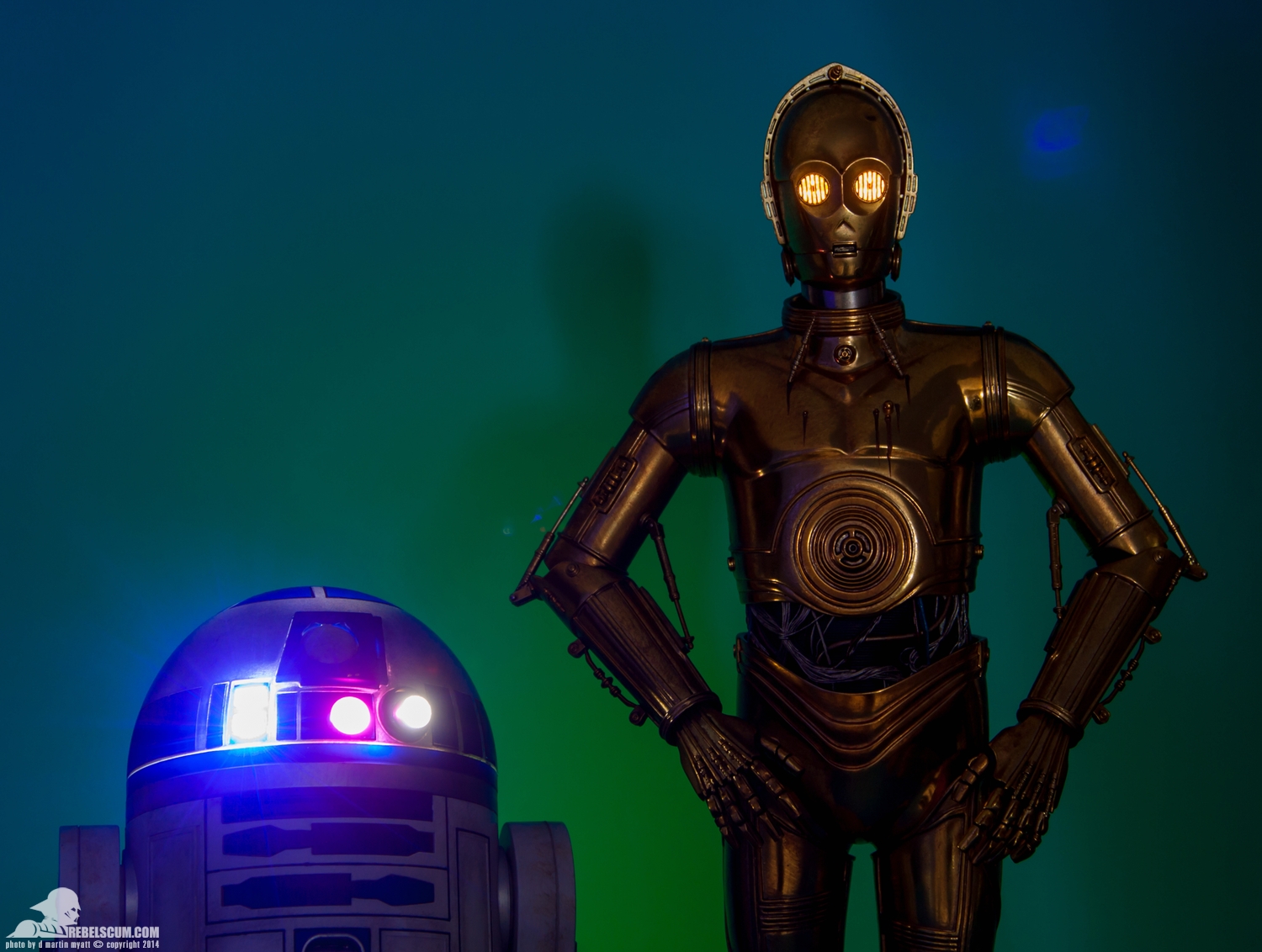 C-3PO-and-R2-D2-Premium-Format-Figure-Set-035.jpg