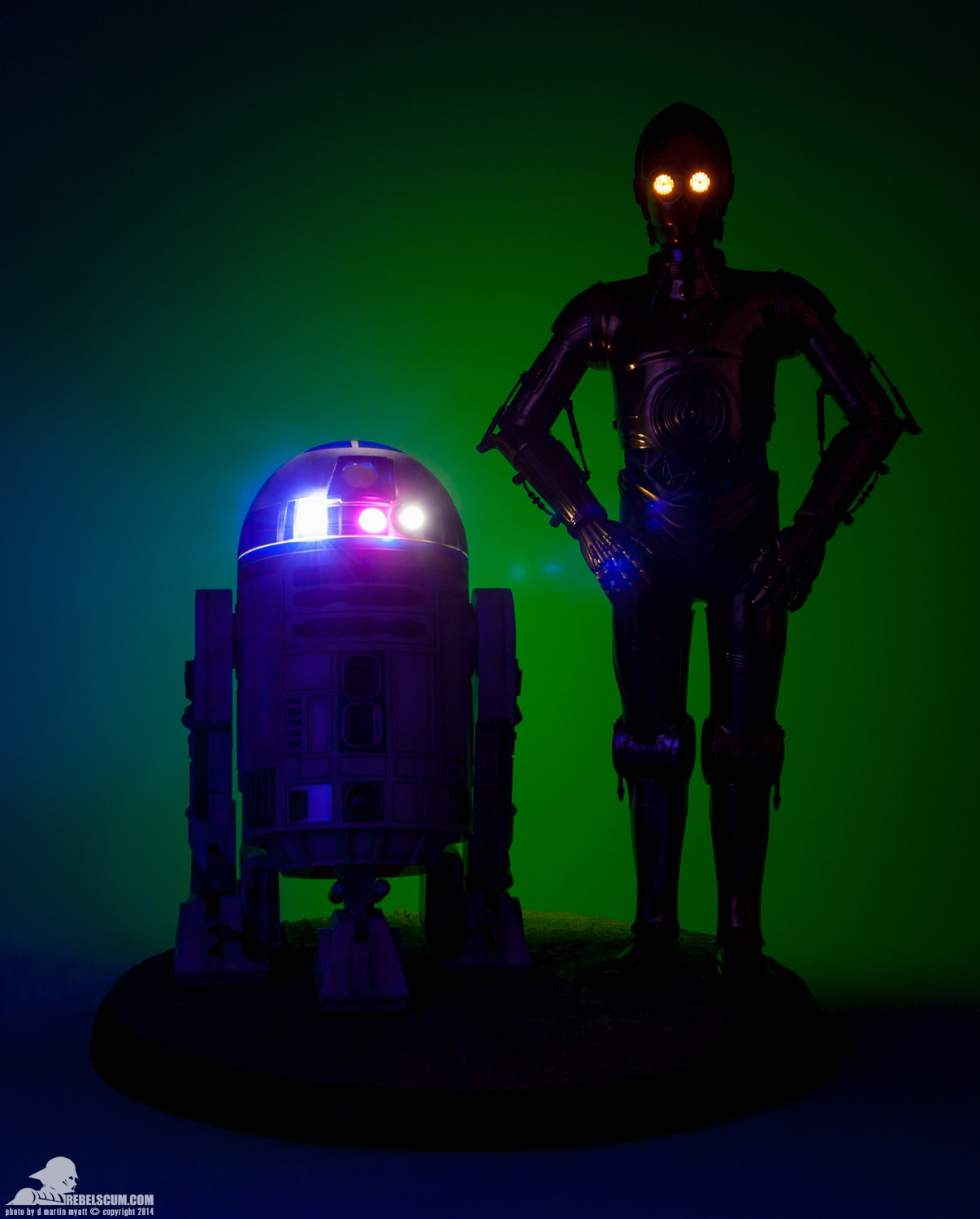 C-3PO-and-R2-D2-Premium-Format-Figure-Set-036.jpg
