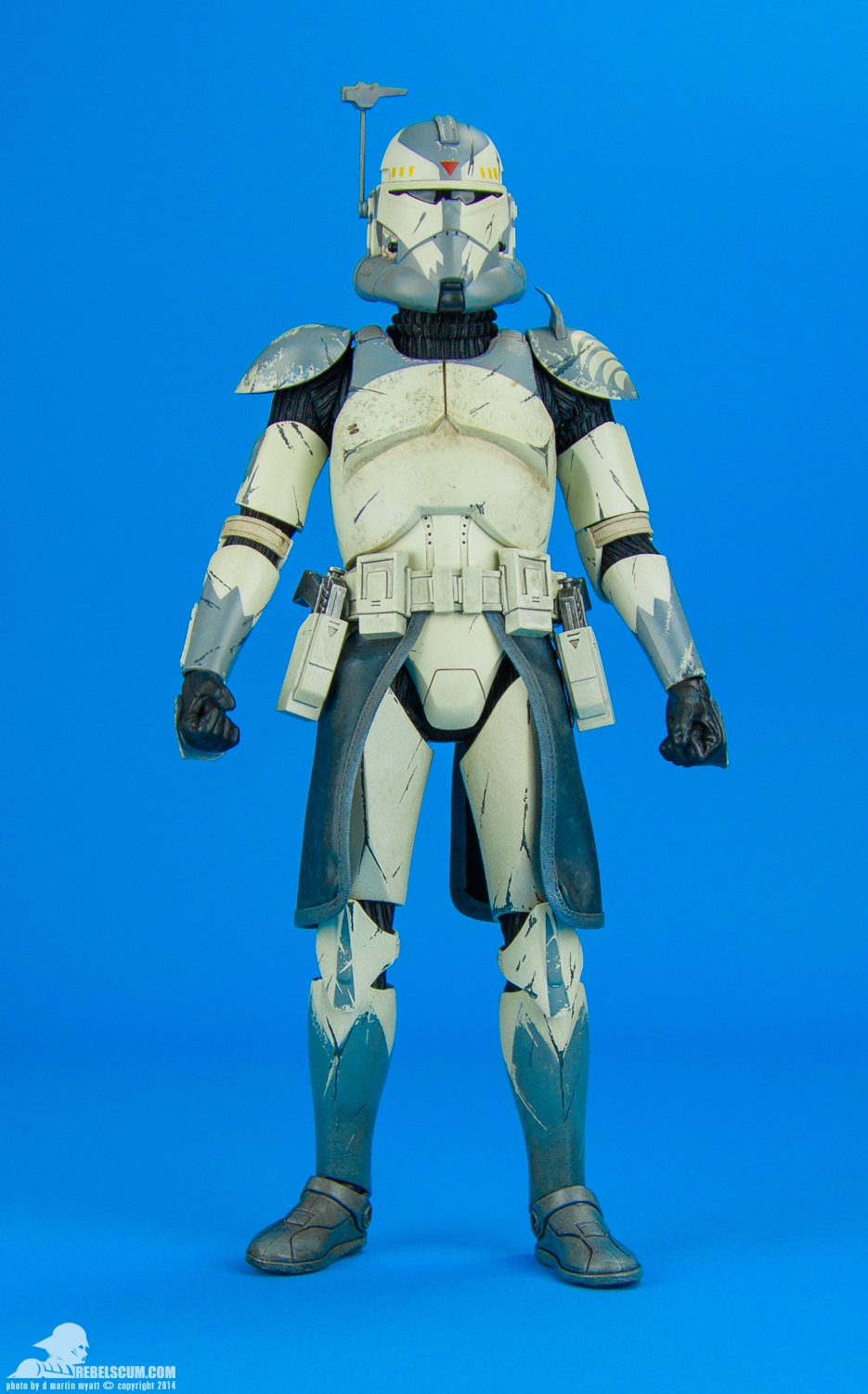 Clone-Commander-Wolffe-Sixth-Scale-Sideshow-Collectibles-005.jpg
