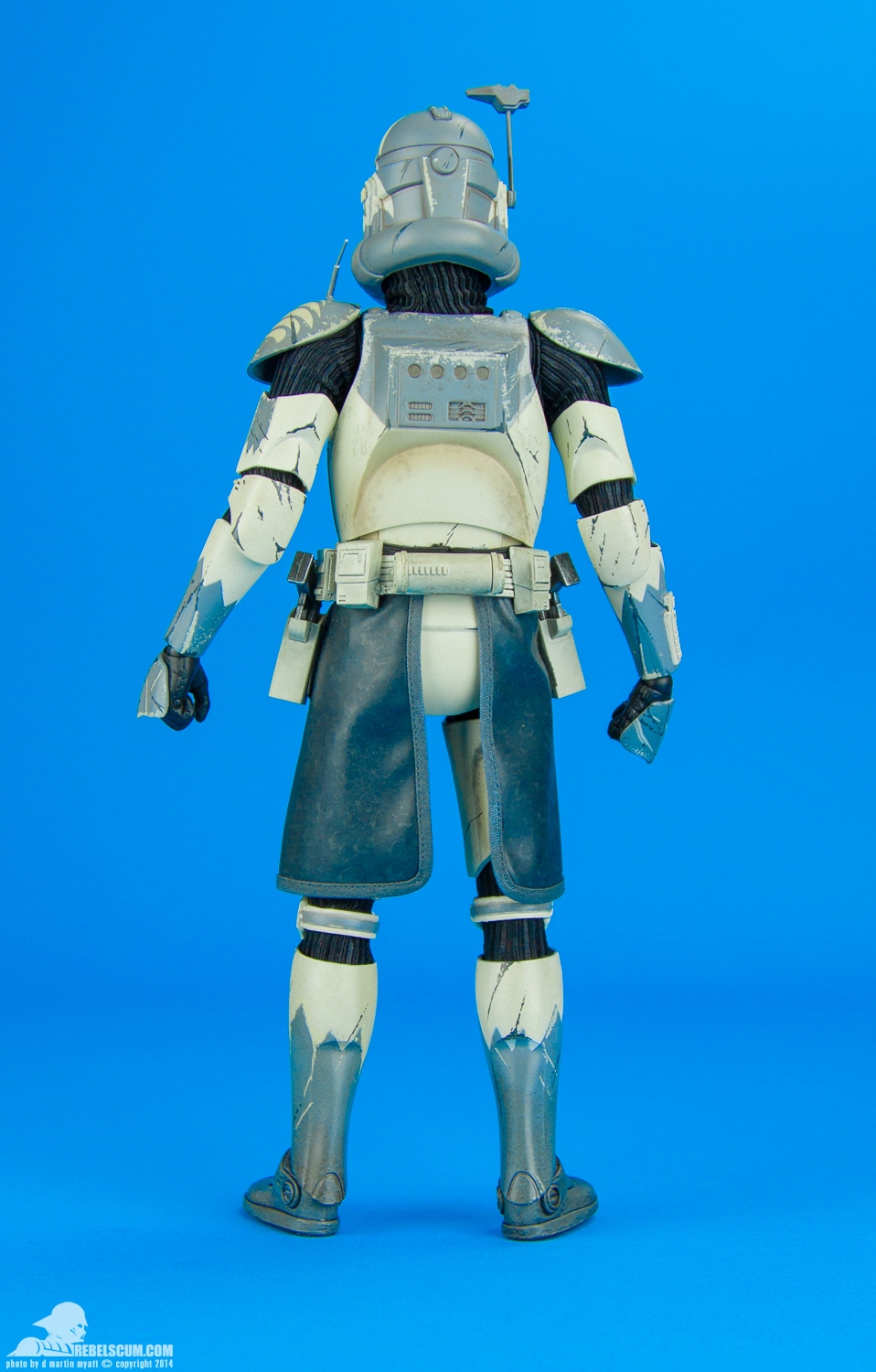 Clone-Commander-Wolffe-Sixth-Scale-Sideshow-Collectibles-008.jpg