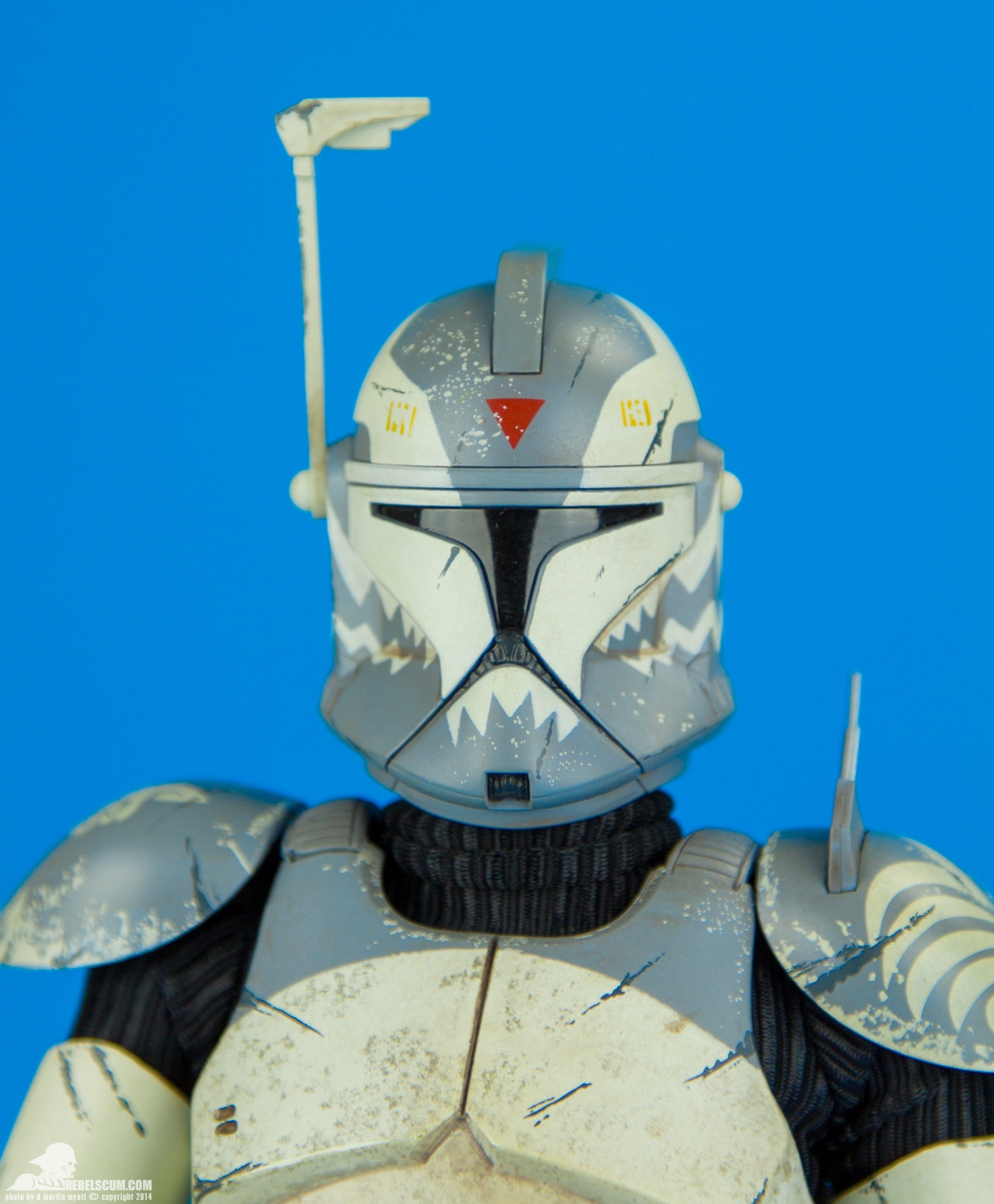 Clone-Commander-Wolffe-Sixth-Scale-Sideshow-Collectibles-019.jpg