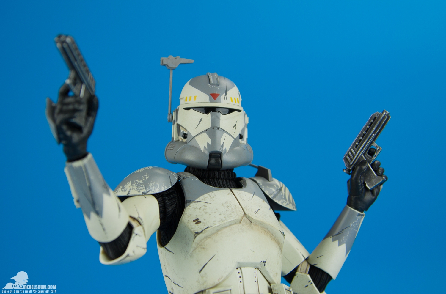 Clone-Commander-Wolffe-Sixth-Scale-Sideshow-Collectibles-039.jpg