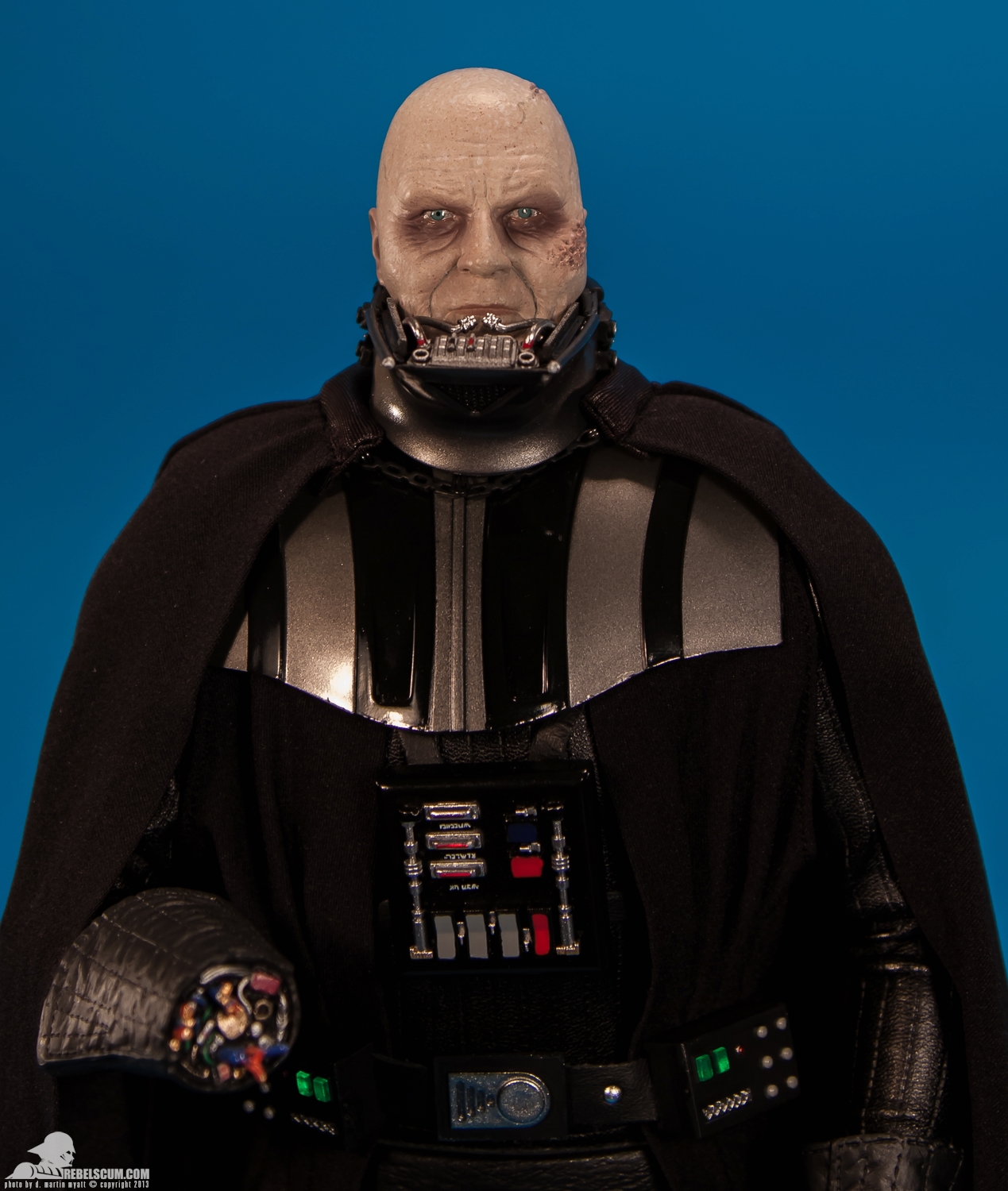 Darth-Vader-Return-Of-The-Jedi-Sixth-Scale-Sideshow-Collectibles-009.jpg