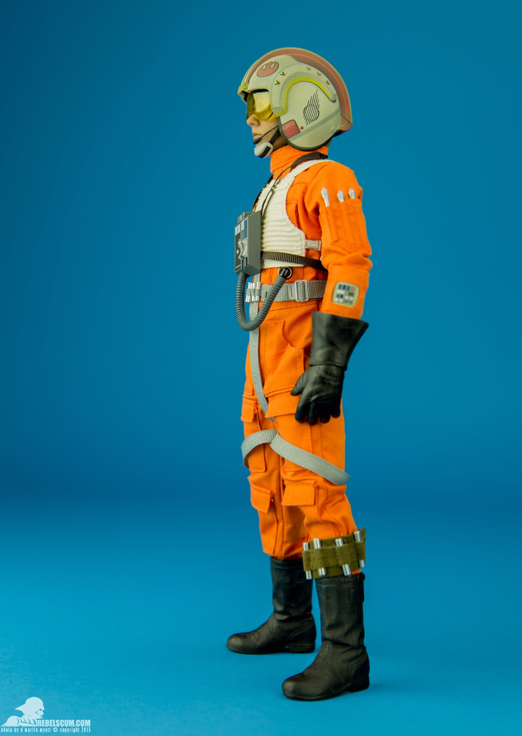 Luke-Skywalker-Red-Five-X-Wing-Pilot-Sideshow-Collectibles-007.jpg