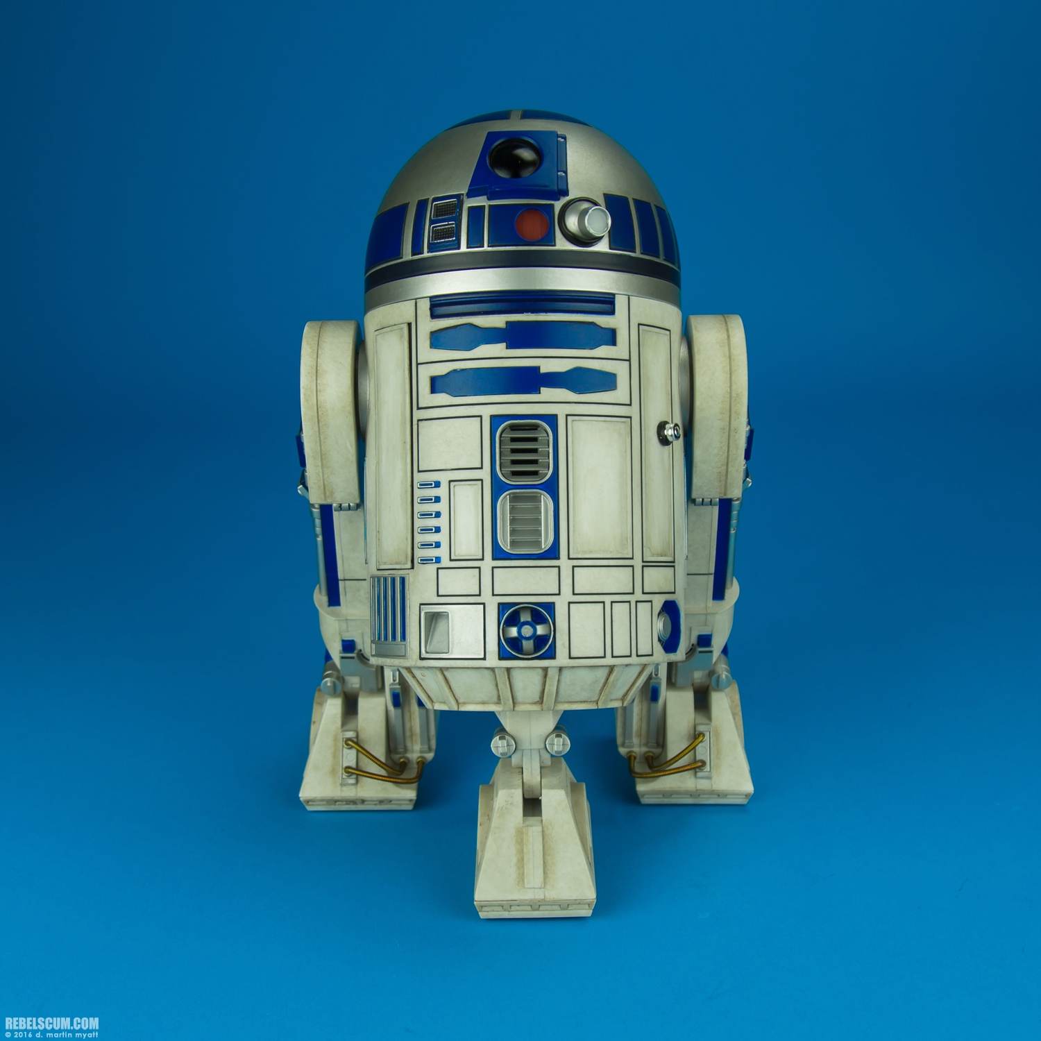 R2-D2-Premium-Format-Figure-Sideshow-Collectibles-001.jpg