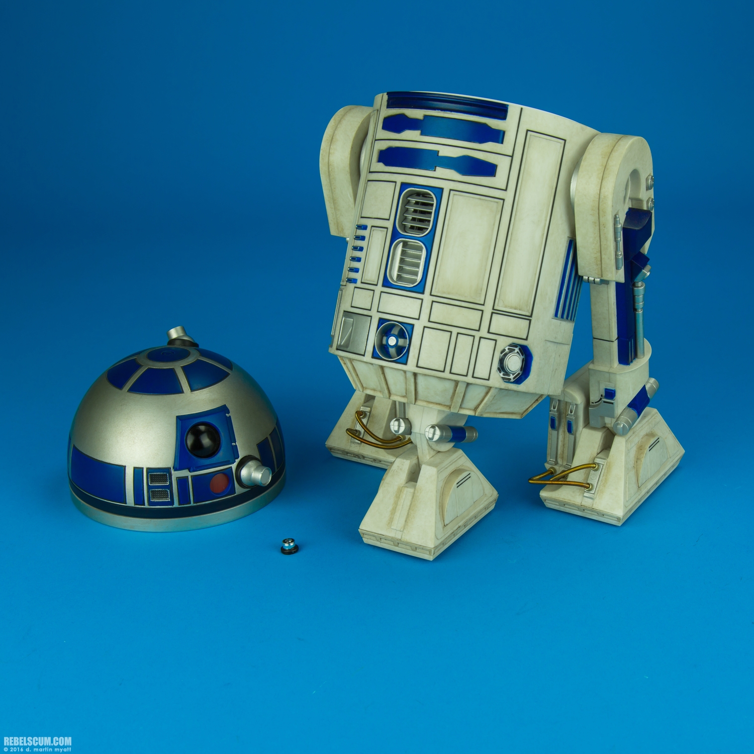 R2-D2-Premium-Format-Figure-Sideshow-Collectibles-009.jpg
