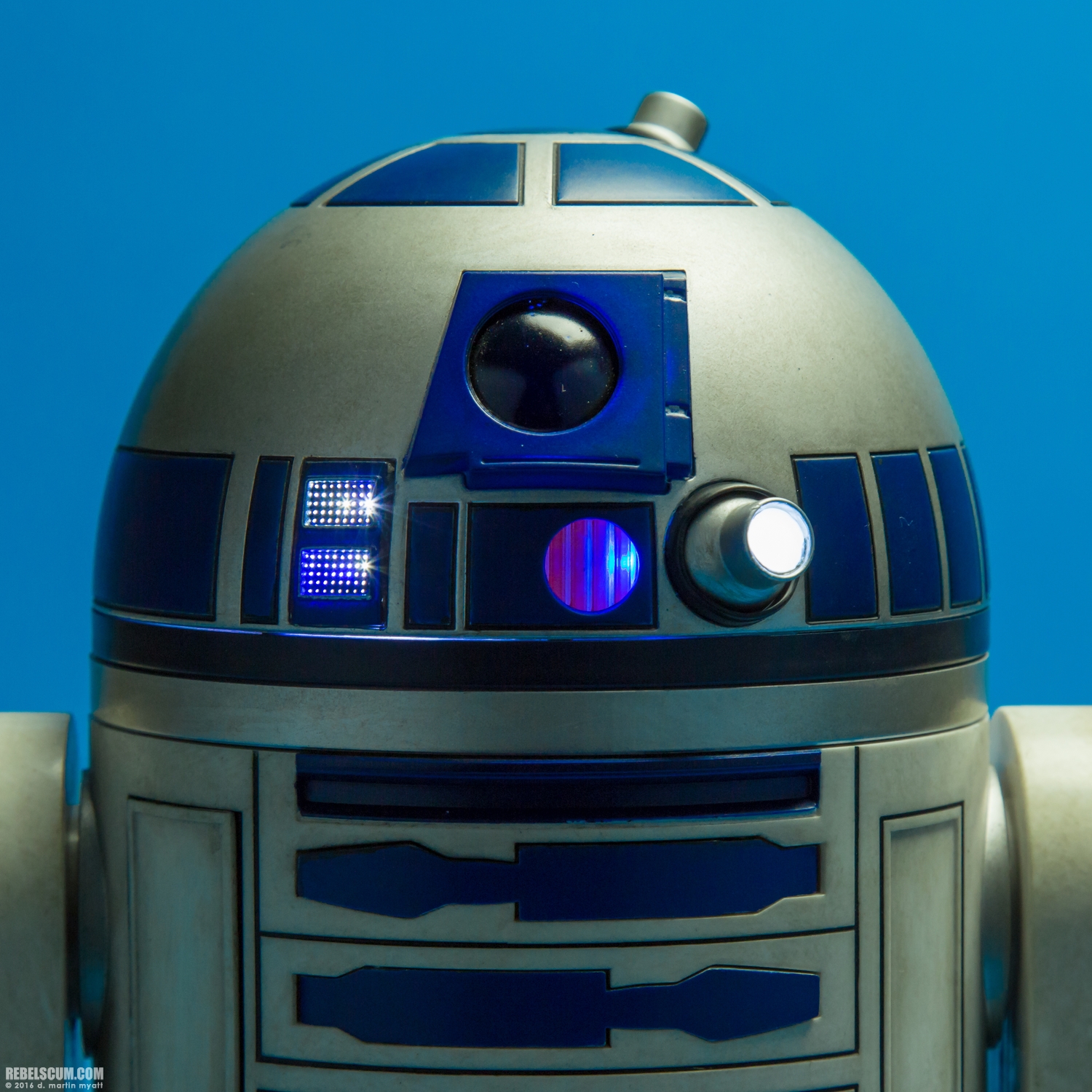 R2-D2-Premium-Format-Figure-Sideshow-Collectibles-014.jpg