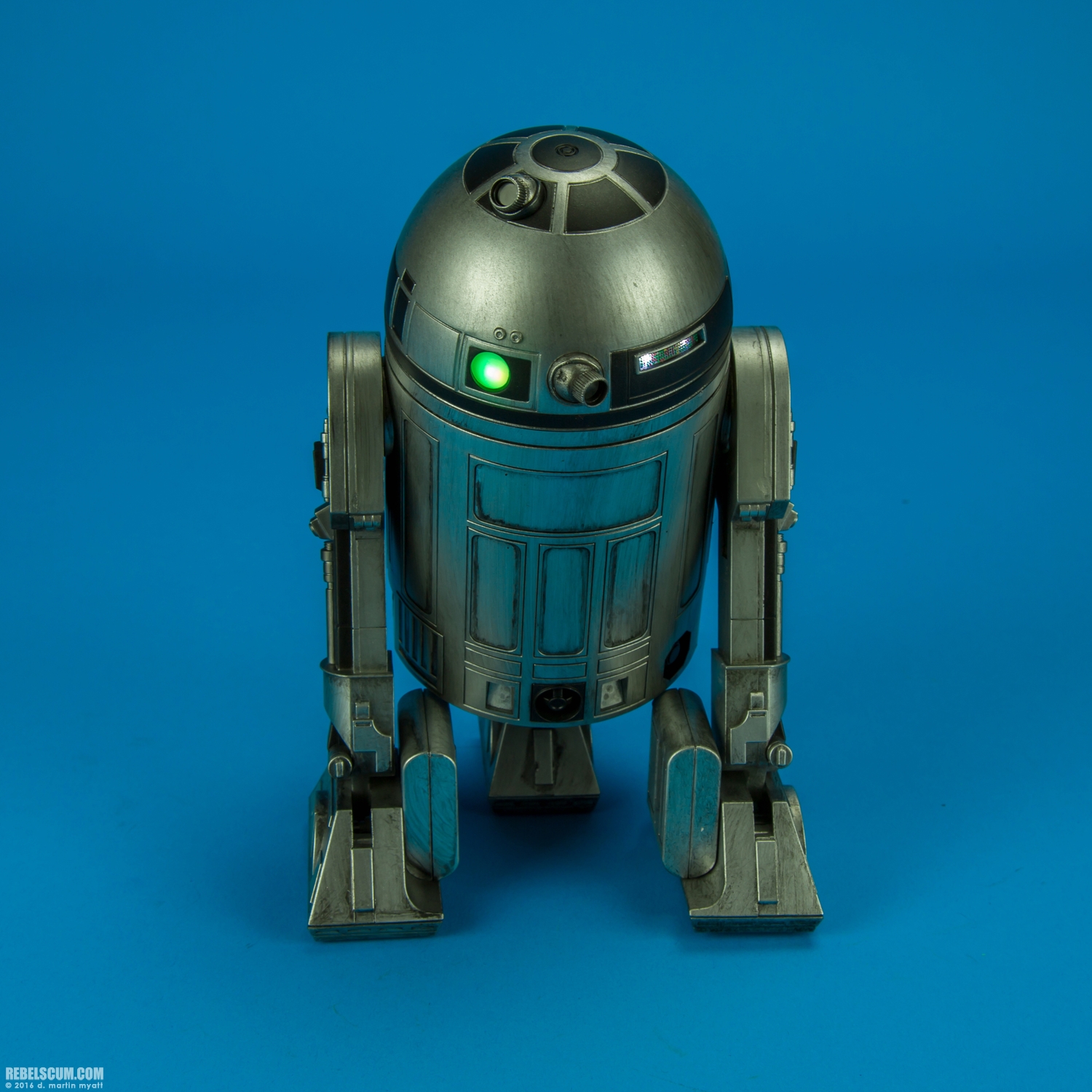 R2-D2-Unpainted-Prototype-2016-SDCC-Sideshow-004.jpg