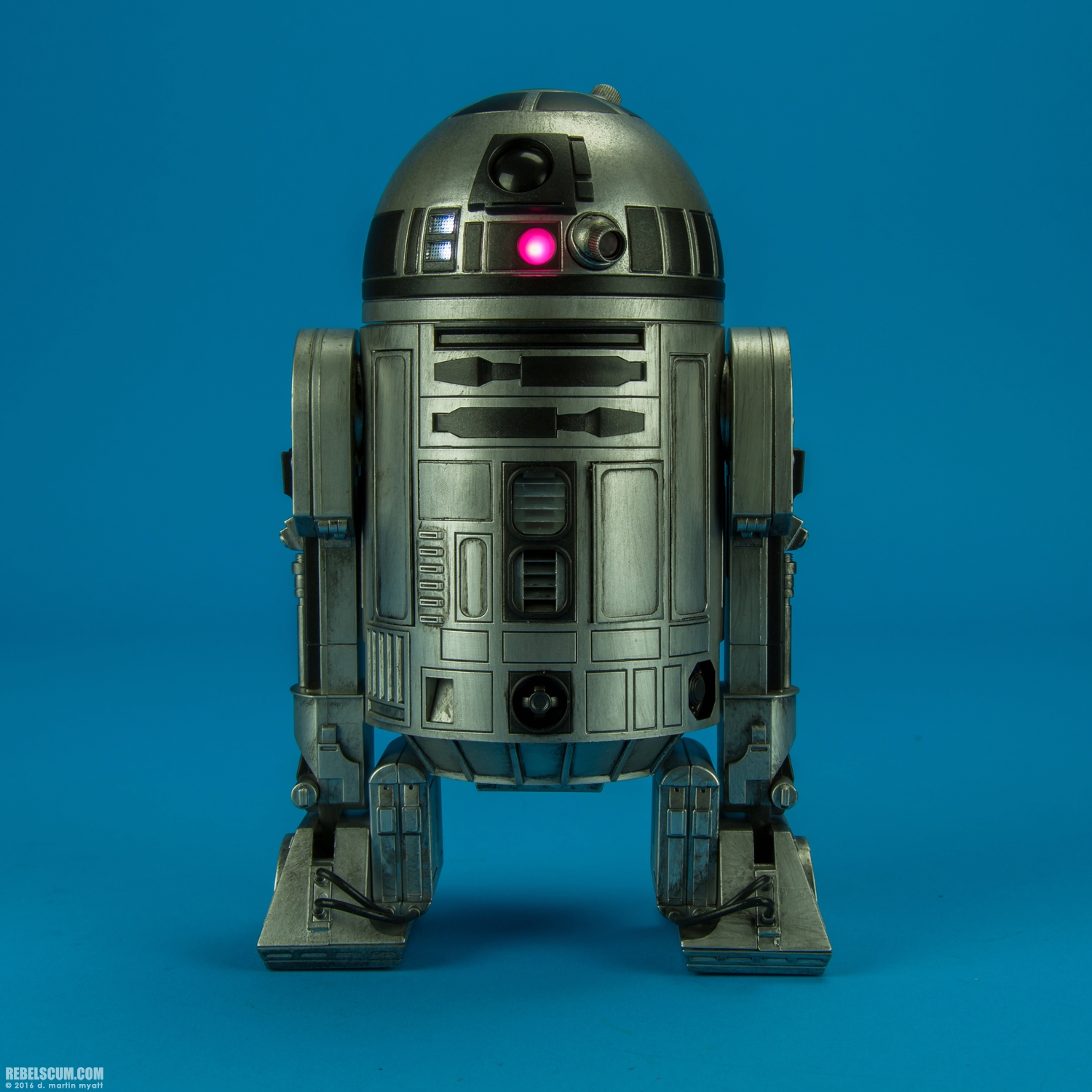 R2-D2-Unpainted-Prototype-2016-SDCC-Sideshow-005.jpg