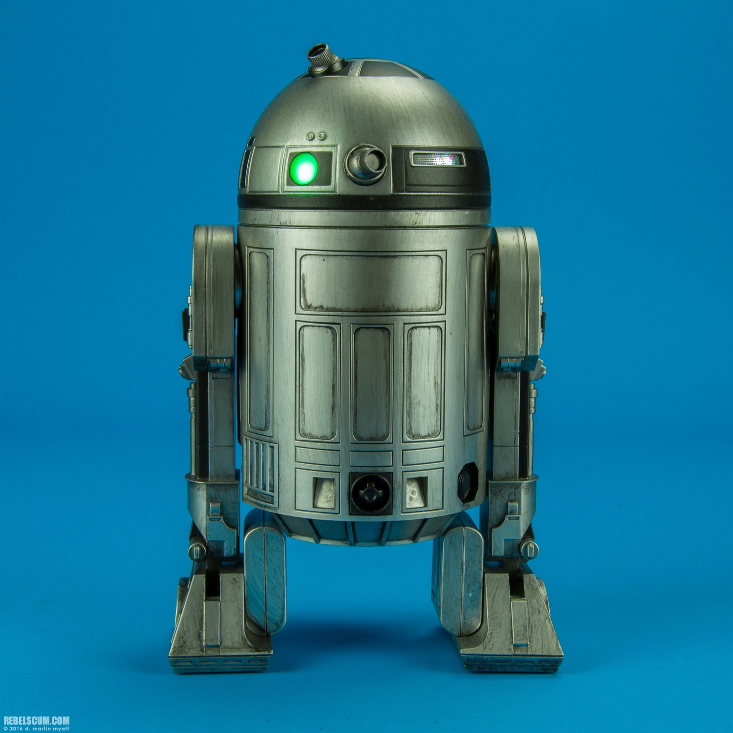 R2-D2-Unpainted-Prototype-2016-SDCC-Sideshow-008.jpg