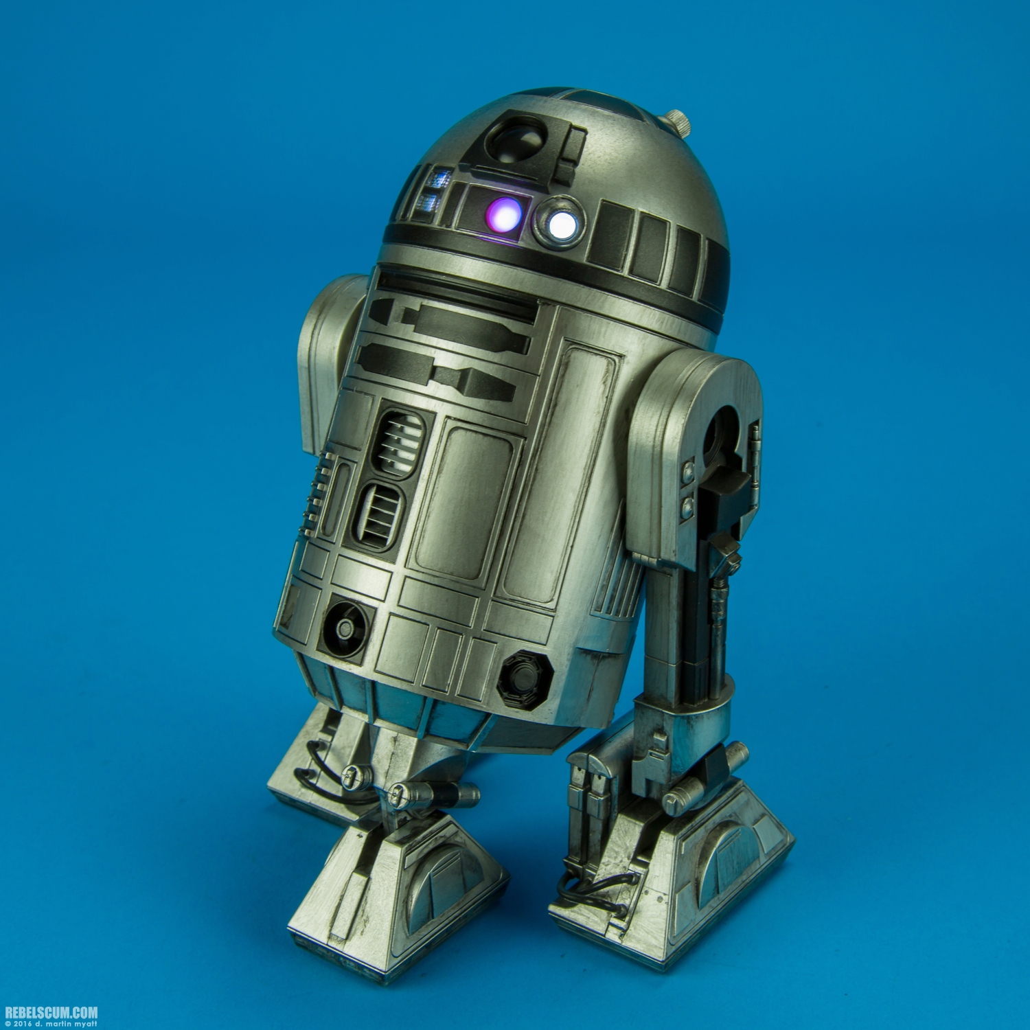 R2-D2-Unpainted-Prototype-2016-SDCC-Sideshow-009.jpg