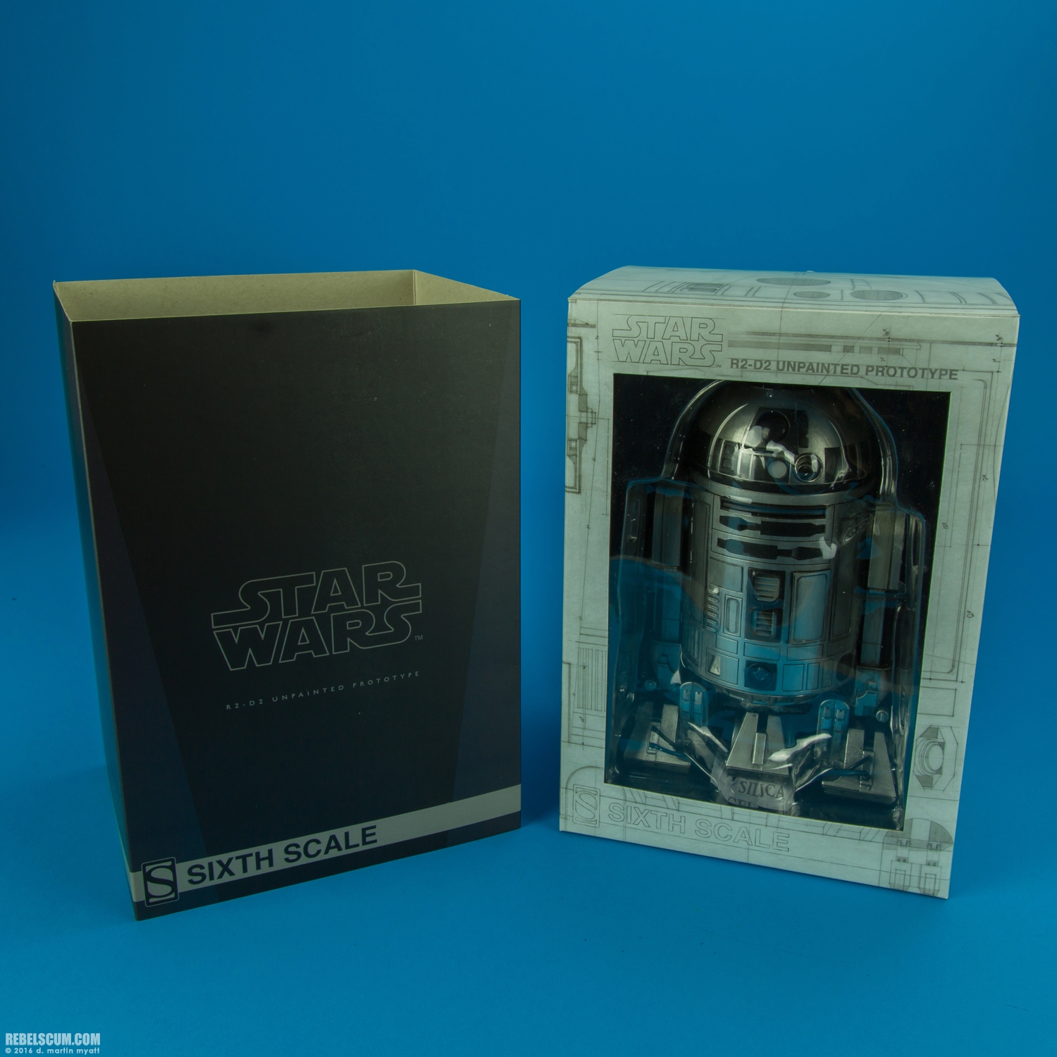 R2-D2-Unpainted-Prototype-2016-SDCC-Sideshow-022.jpg