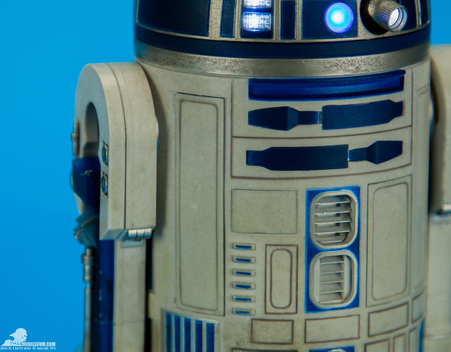 Sideshow-Collectibles-R2-D2-Sixth-Scale-Figure-Review-036.jpg