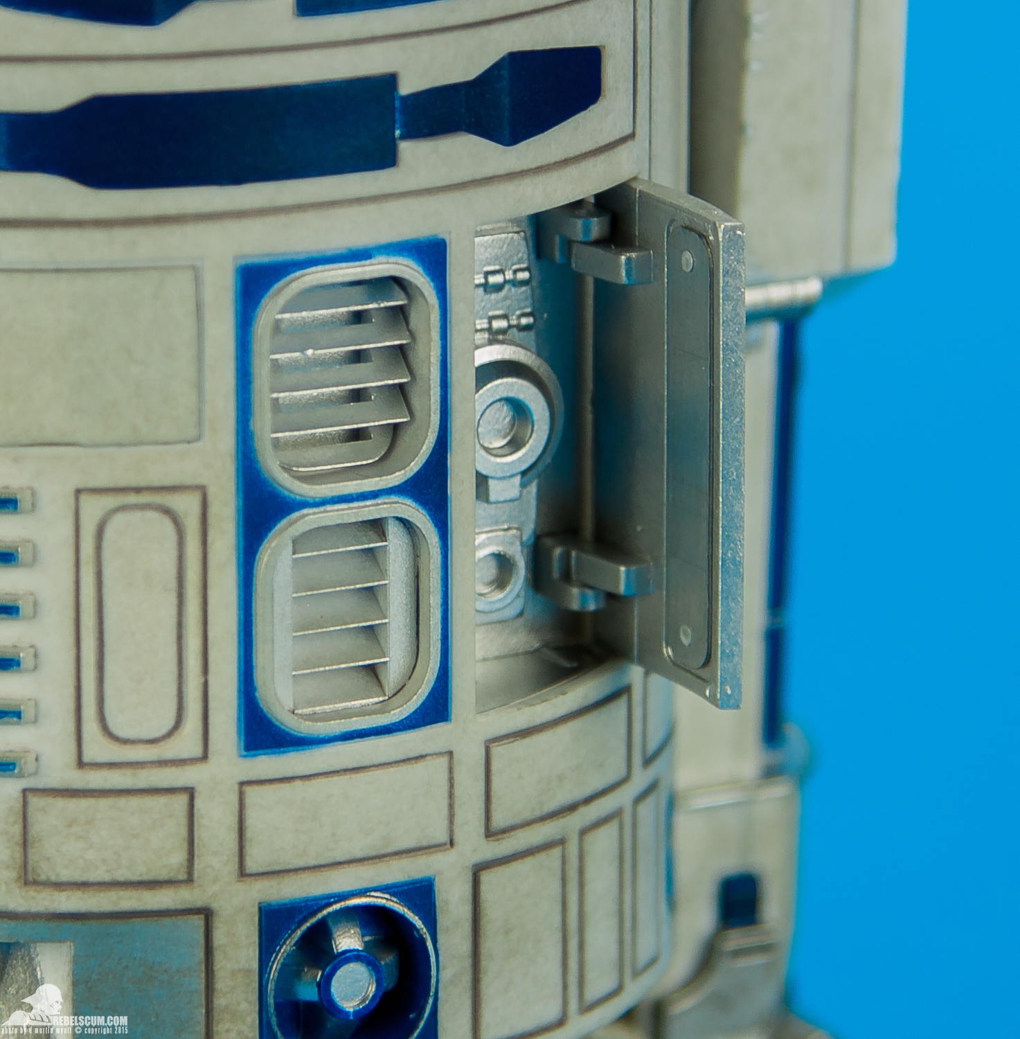 Sideshow-Collectibles-R2-D2-Sixth-Scale-Figure-Review-049.jpg