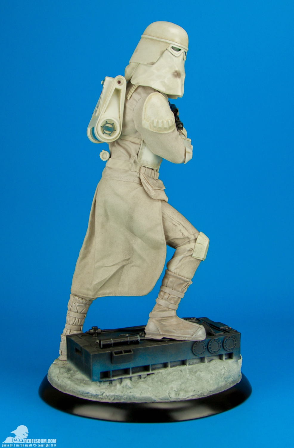 Snowtrooper-Premium-Format-Figure-Sideshow-Collectibles-002.jpg