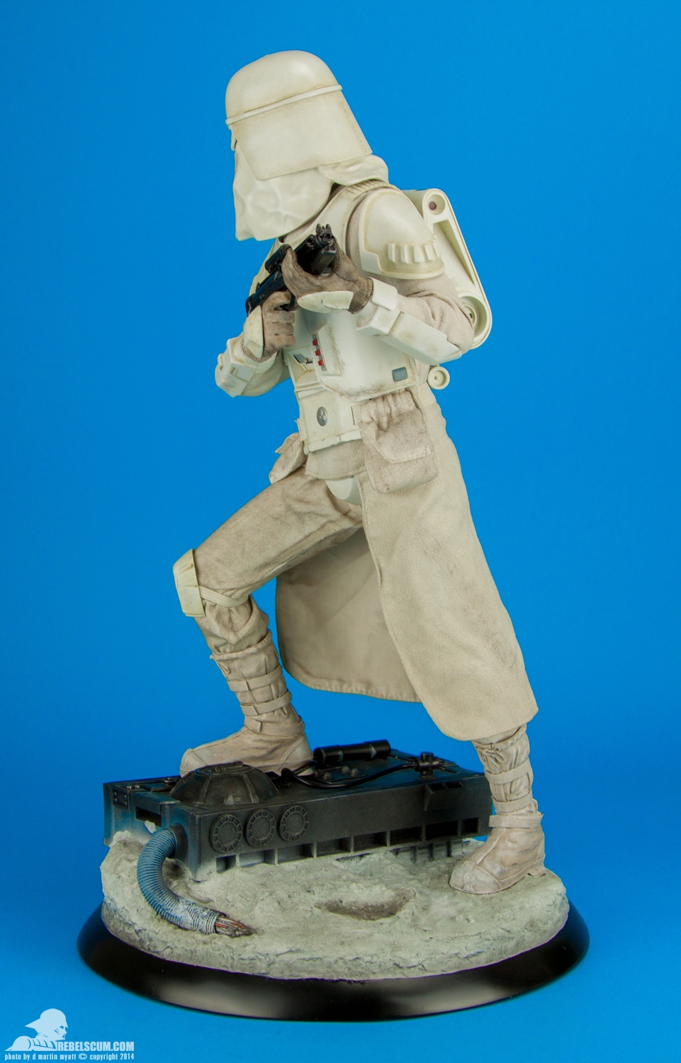 Snowtrooper-Premium-Format-Figure-Sideshow-Collectibles-003.jpg