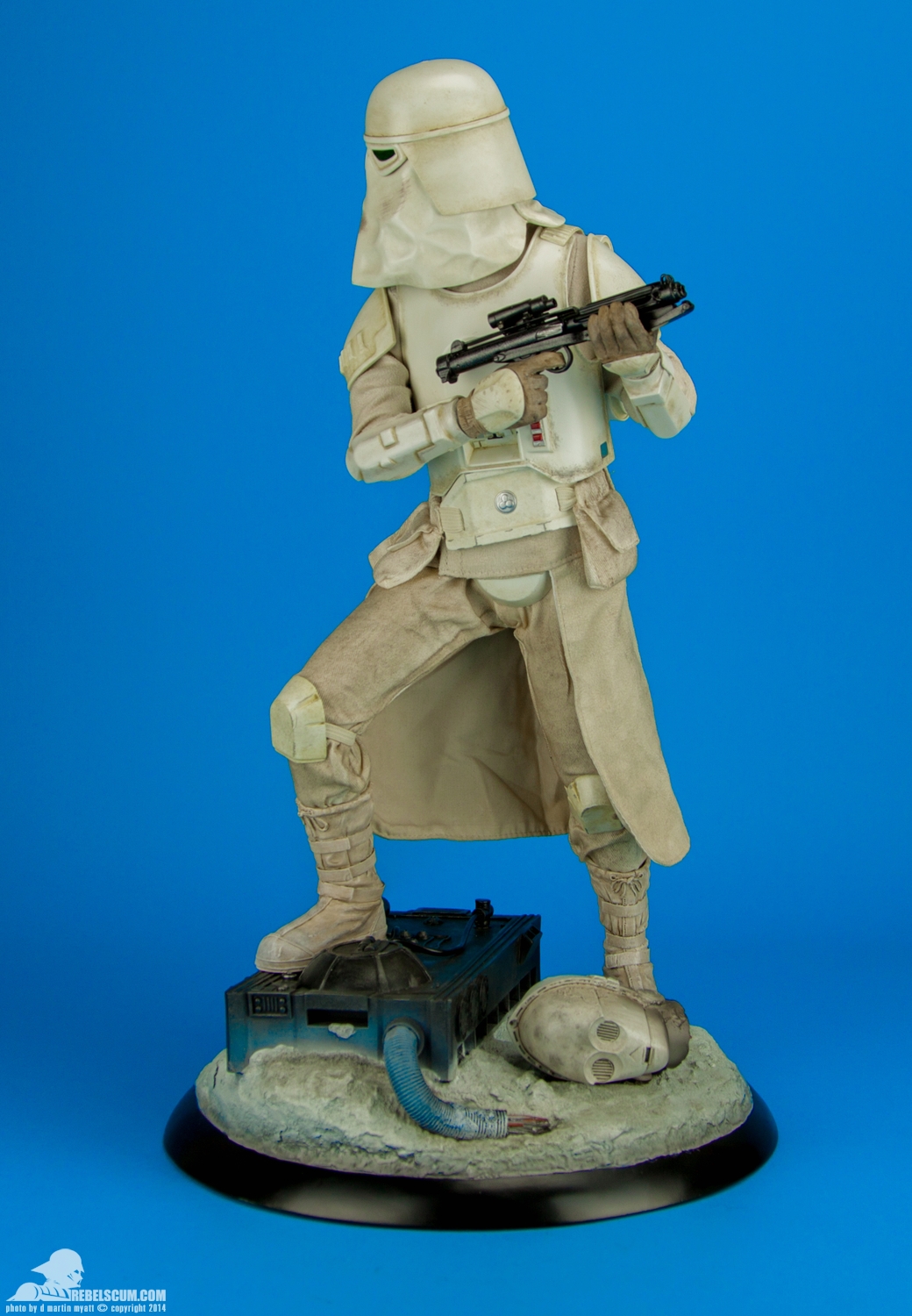 Snowtrooper-Premium-Format-Figure-Sideshow-Collectibles-026.jpg