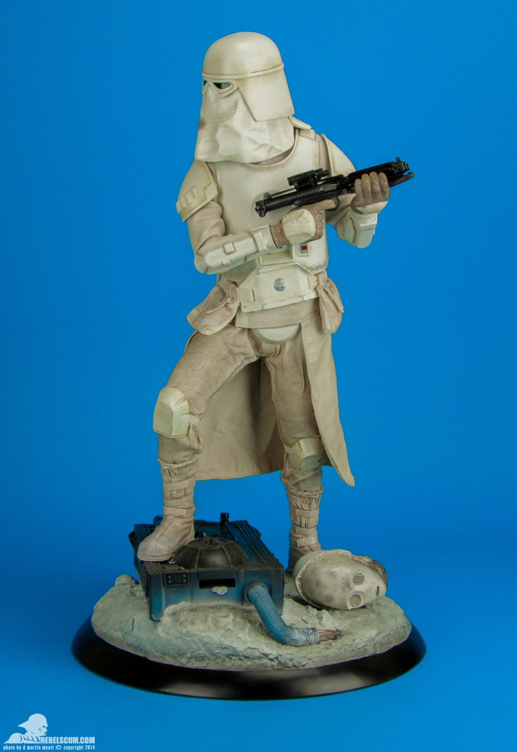 Snowtrooper-Premium-Format-Figure-Sideshow-Collectibles-027.jpg