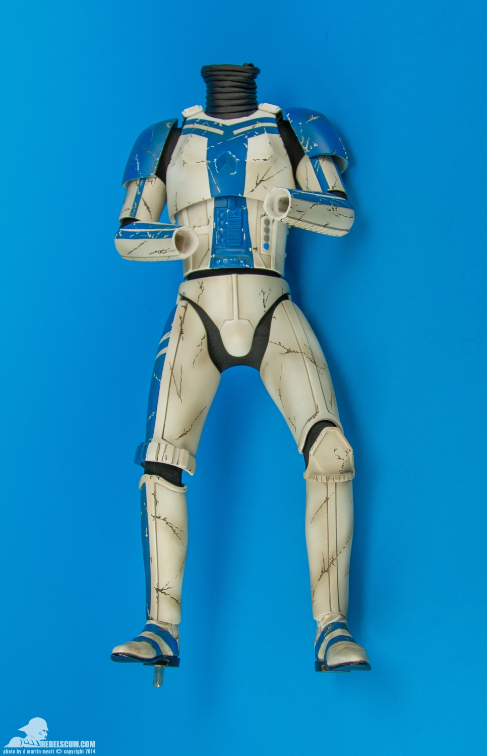 Stormtrooper-Commander-Premium-Format-Figure-Sideshow-009.jpg