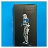 Stormtrooper-Commander-Premium-Format-Figure-Sideshow-017.jpg