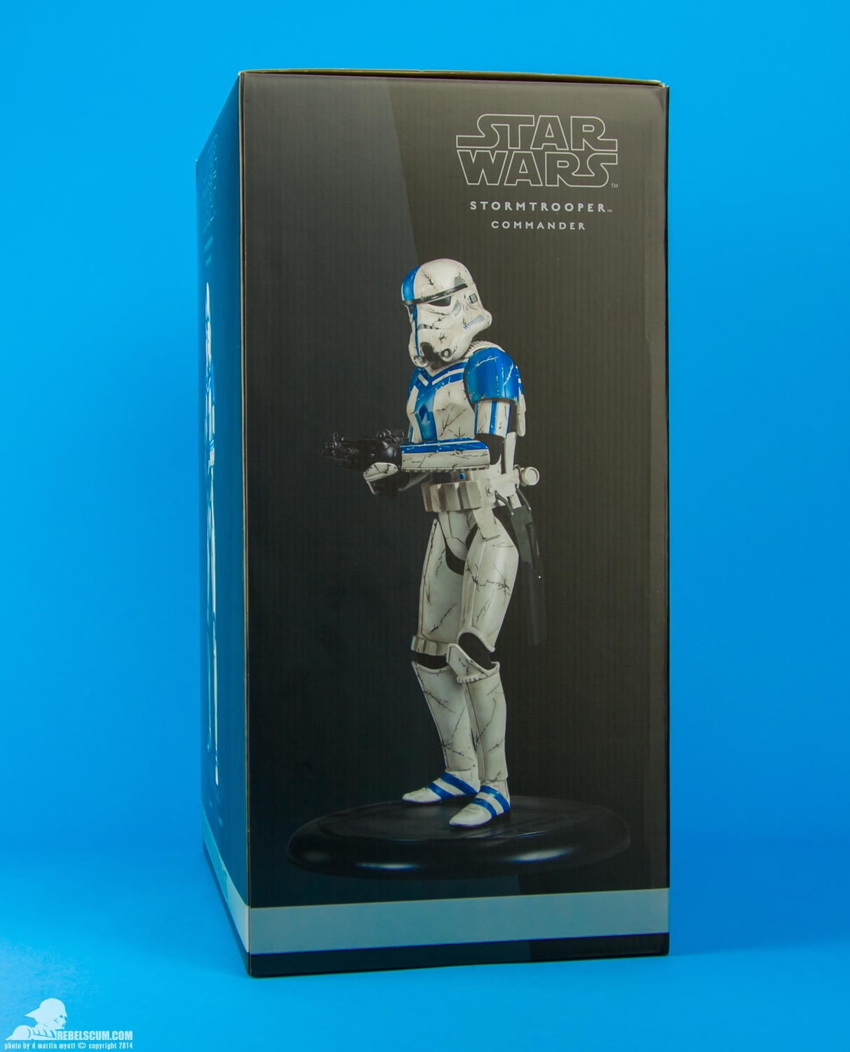 Stormtrooper-Commander-Premium-Format-Figure-Sideshow-017.jpg