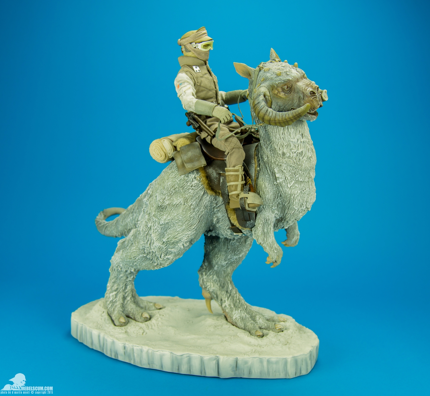 sideshow collectibles tauntaun