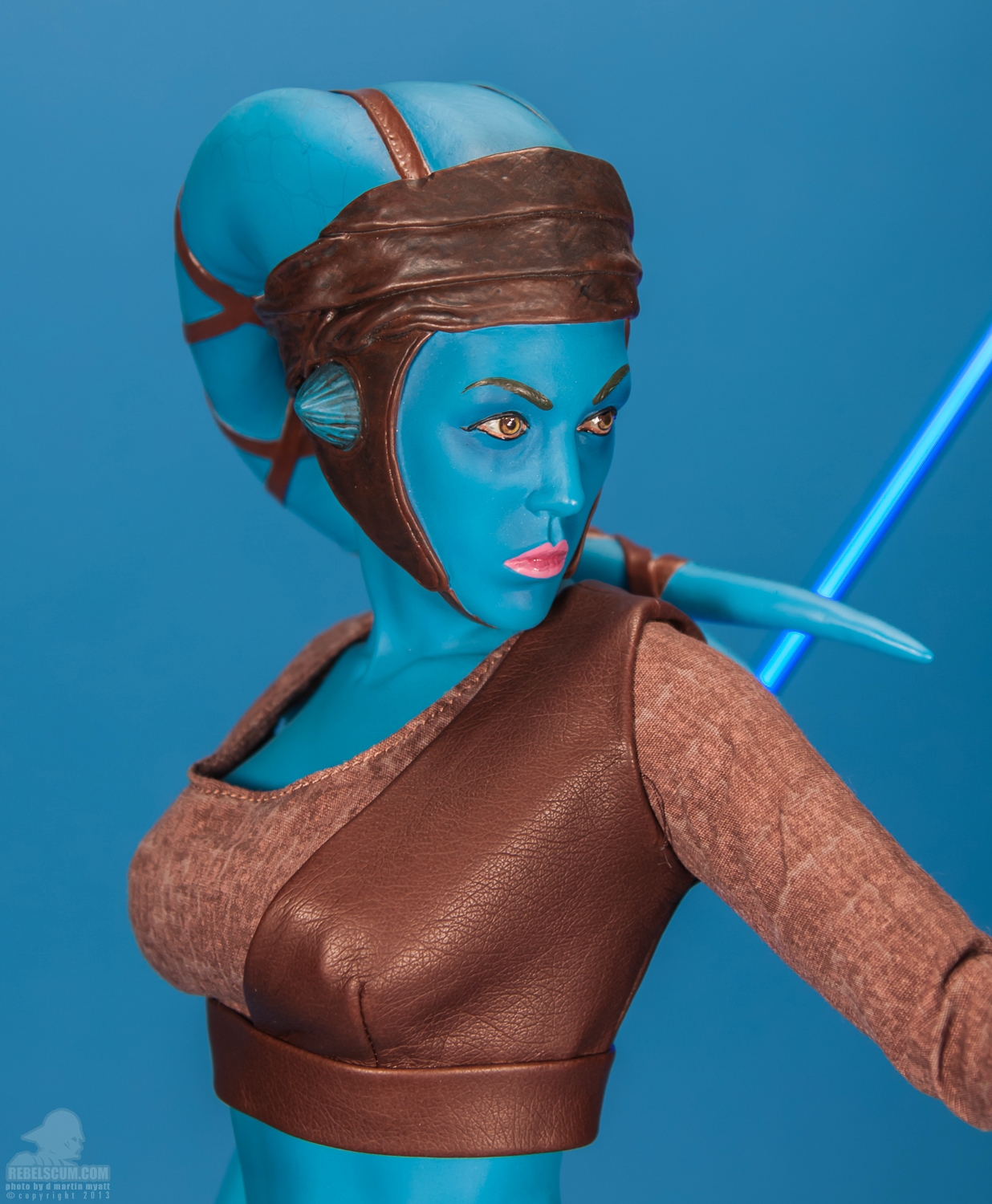 Aayla_Secura_Premium_Format_Figure_Sideshow_Collectibles-10.jpg