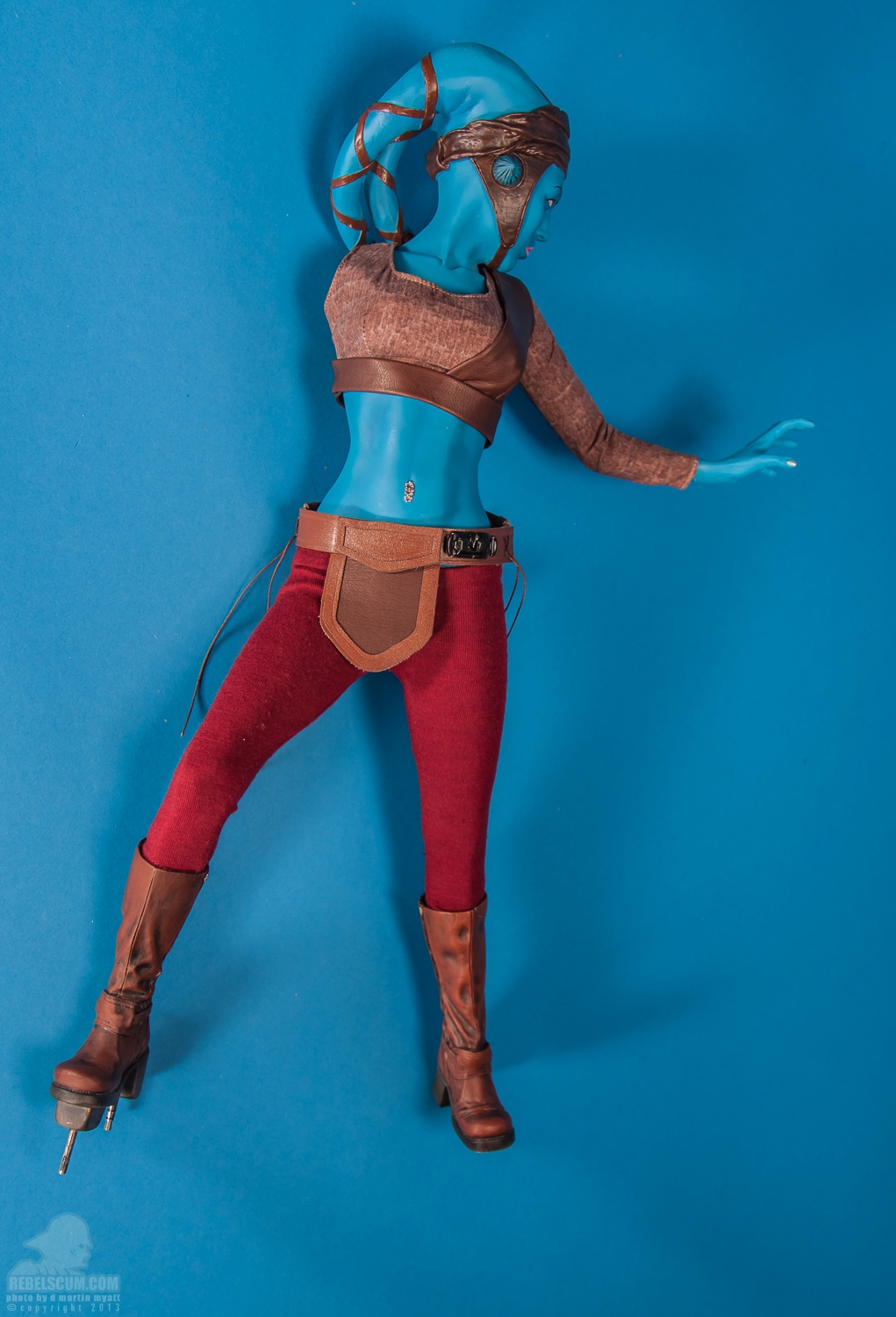 Aayla_Secura_Premium_Format_Figure_Sideshow_Collectibles-13.jpg