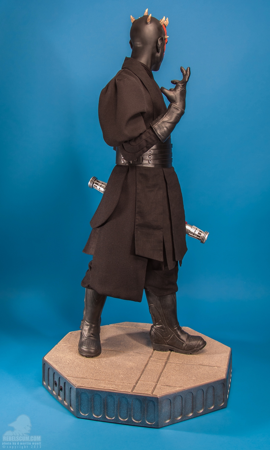 Darth_Maul_Legendary_Scale_Figure_Sideshow_Collectibles-02.jpg