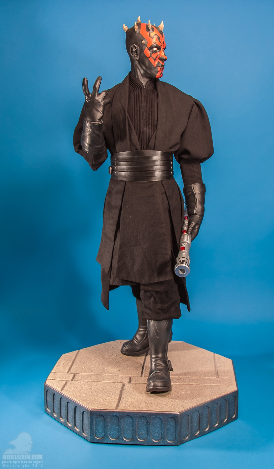 Darth_Maul_Legendary_Scale_Figure_Sideshow_Collectibles-03.jpg