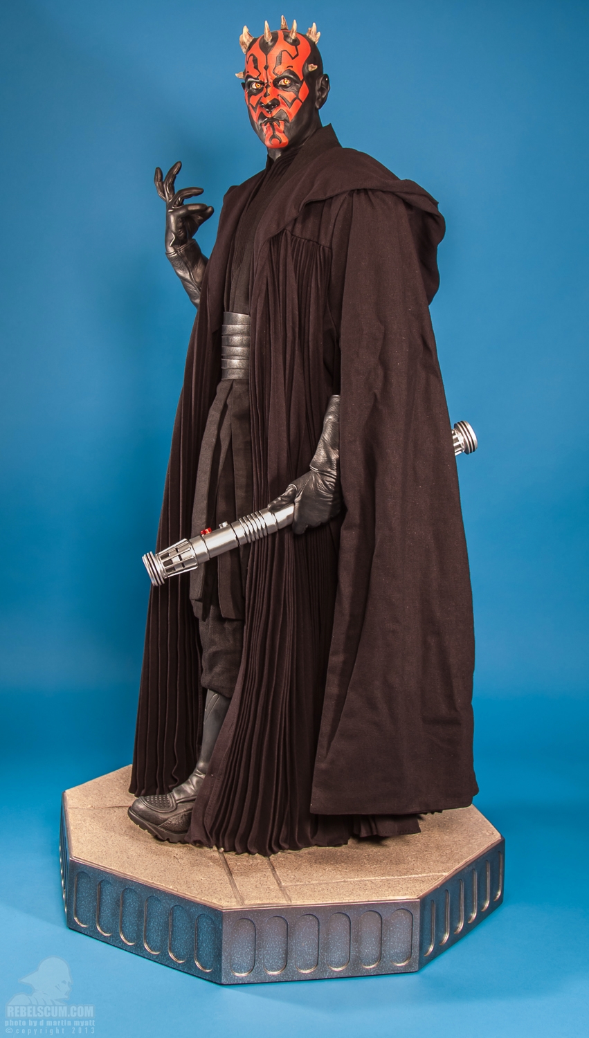 Darth_Maul_Legendary_Scale_Figure_Sideshow_Collectibles-11.jpg