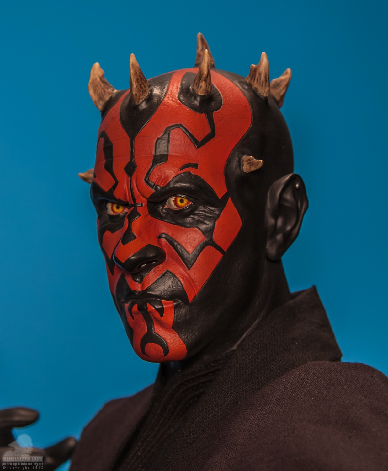 Darth_Maul_Legendary_Scale_Figure_Sideshow_Collectibles-15.jpg