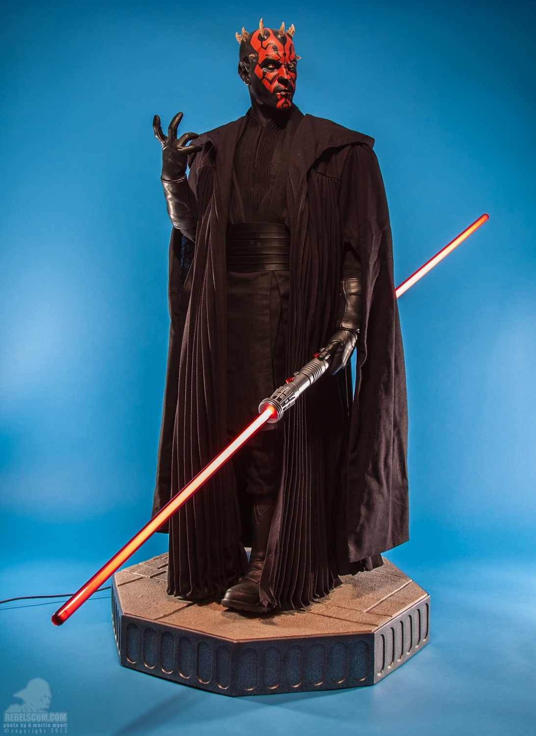 Darth_Maul_Legendary_Scale_Figure_Sideshow_Collectibles-27.jpg