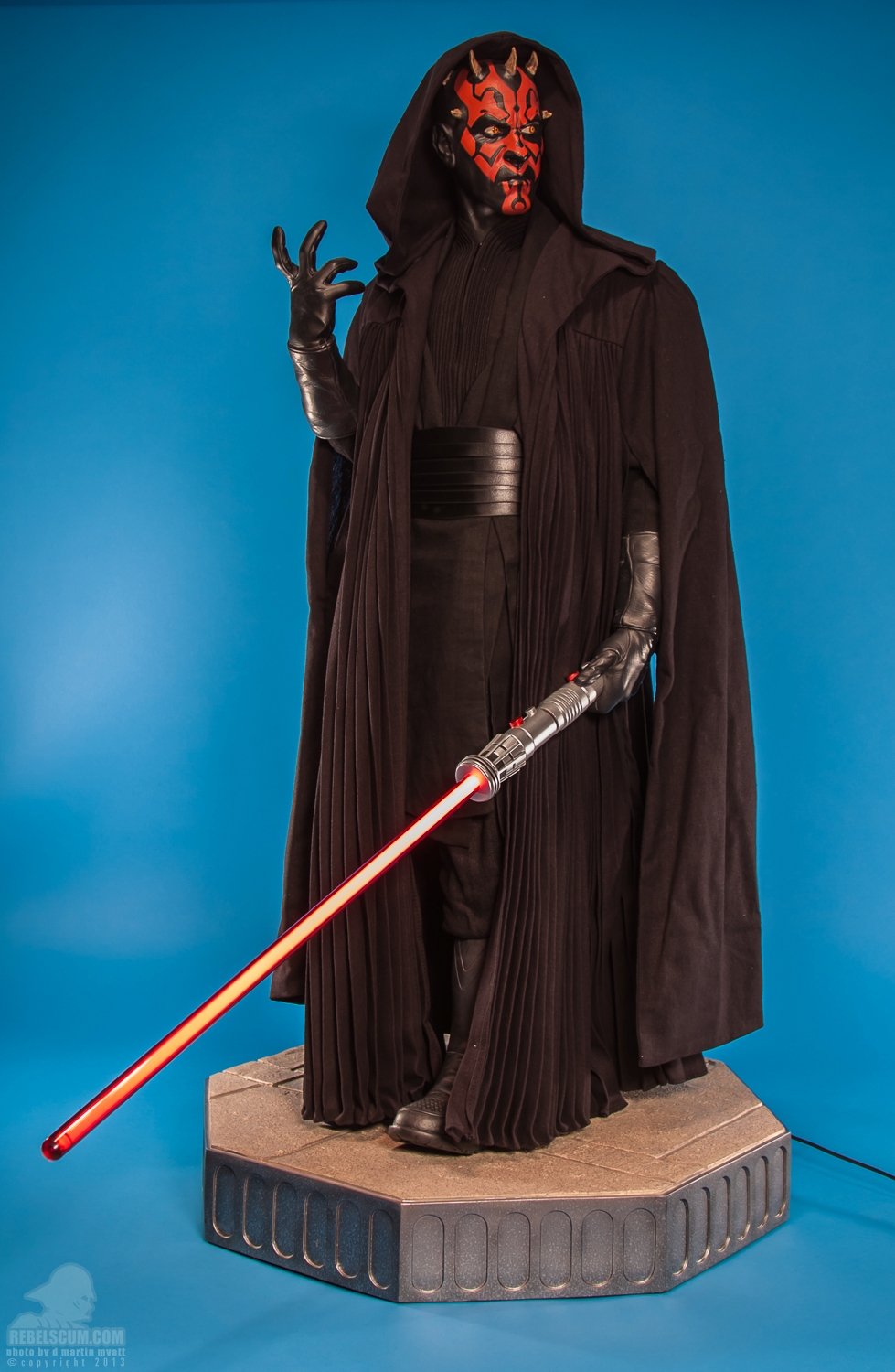 Darth_Maul_Legendary_Scale_Figure_Sideshow_Collectibles-28.jpg