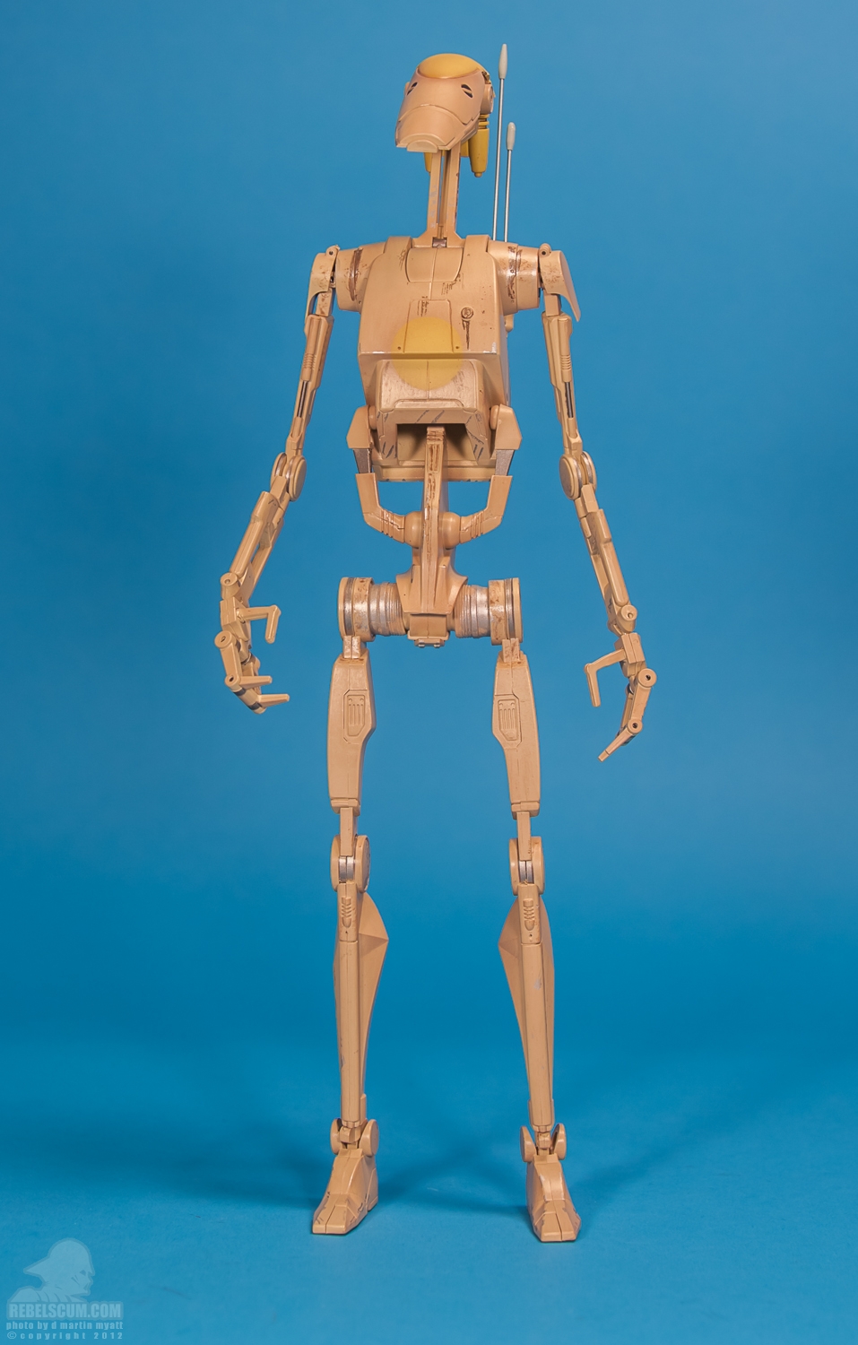 OOM-9_Battle_Droid_Commander_Sideshow_Collectibles-01.jpg