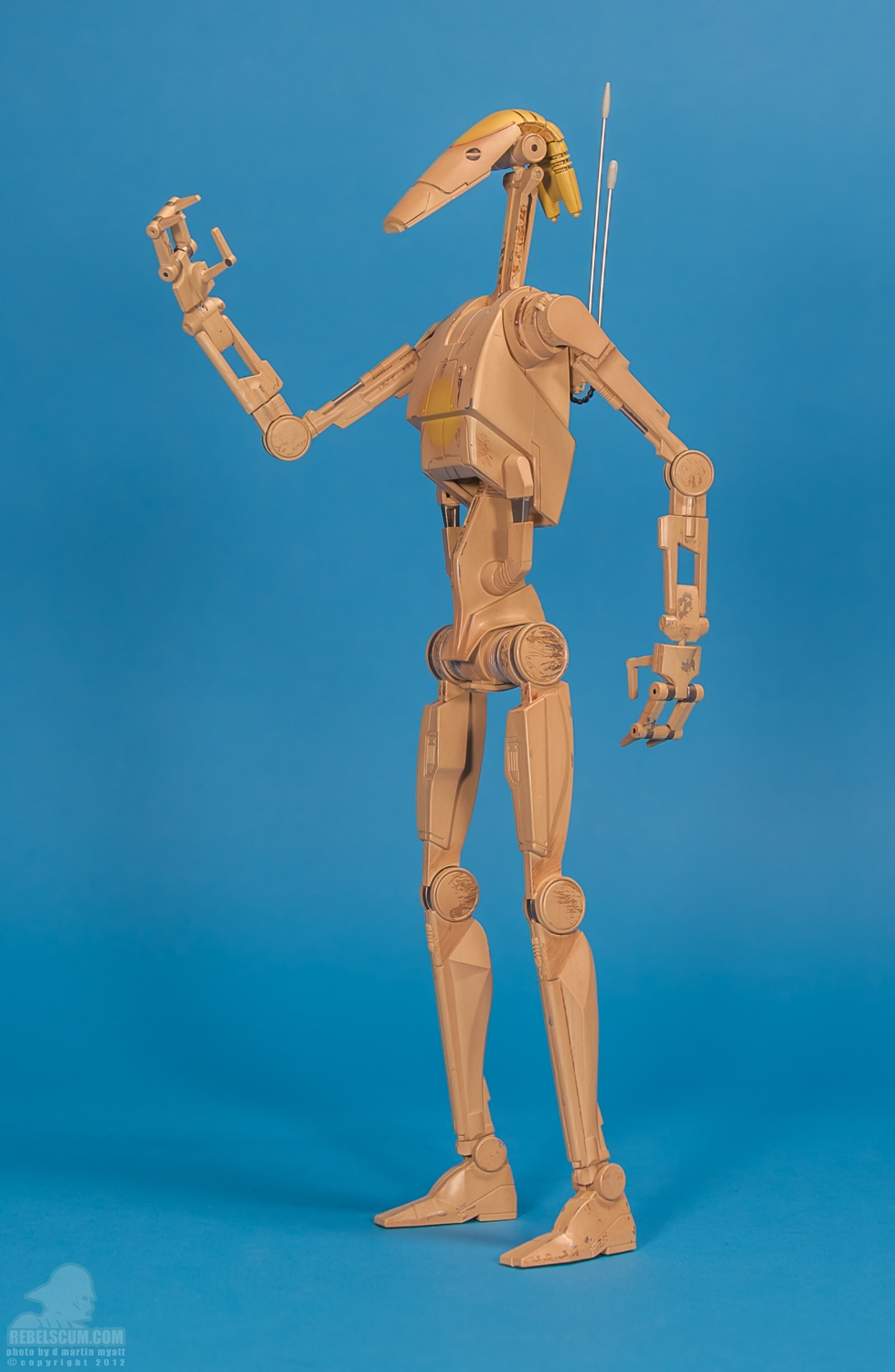 OOM-9_Battle_Droid_Commander_Sideshow_Collectibles-03.jpg