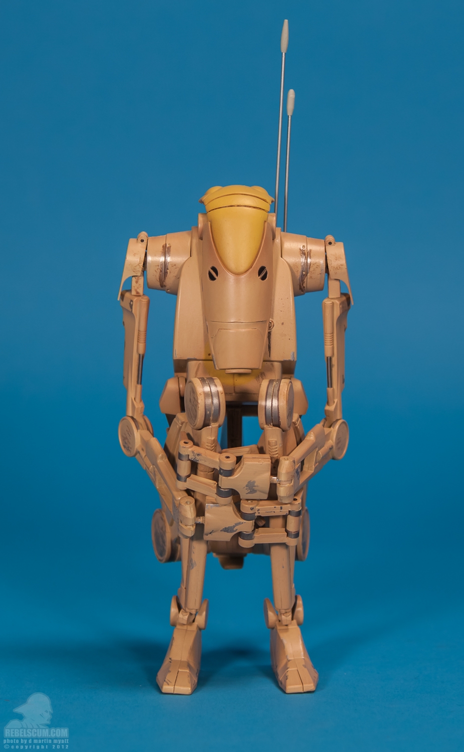 OOM-9_Battle_Droid_Commander_Sideshow_Collectibles-05.jpg