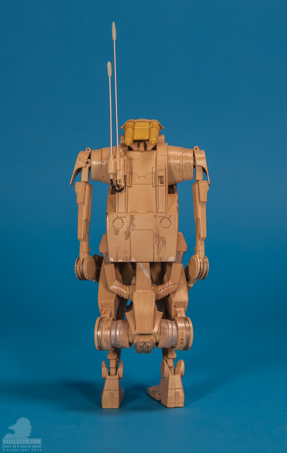 OOM-9_Battle_Droid_Commander_Sideshow_Collectibles-08.jpg