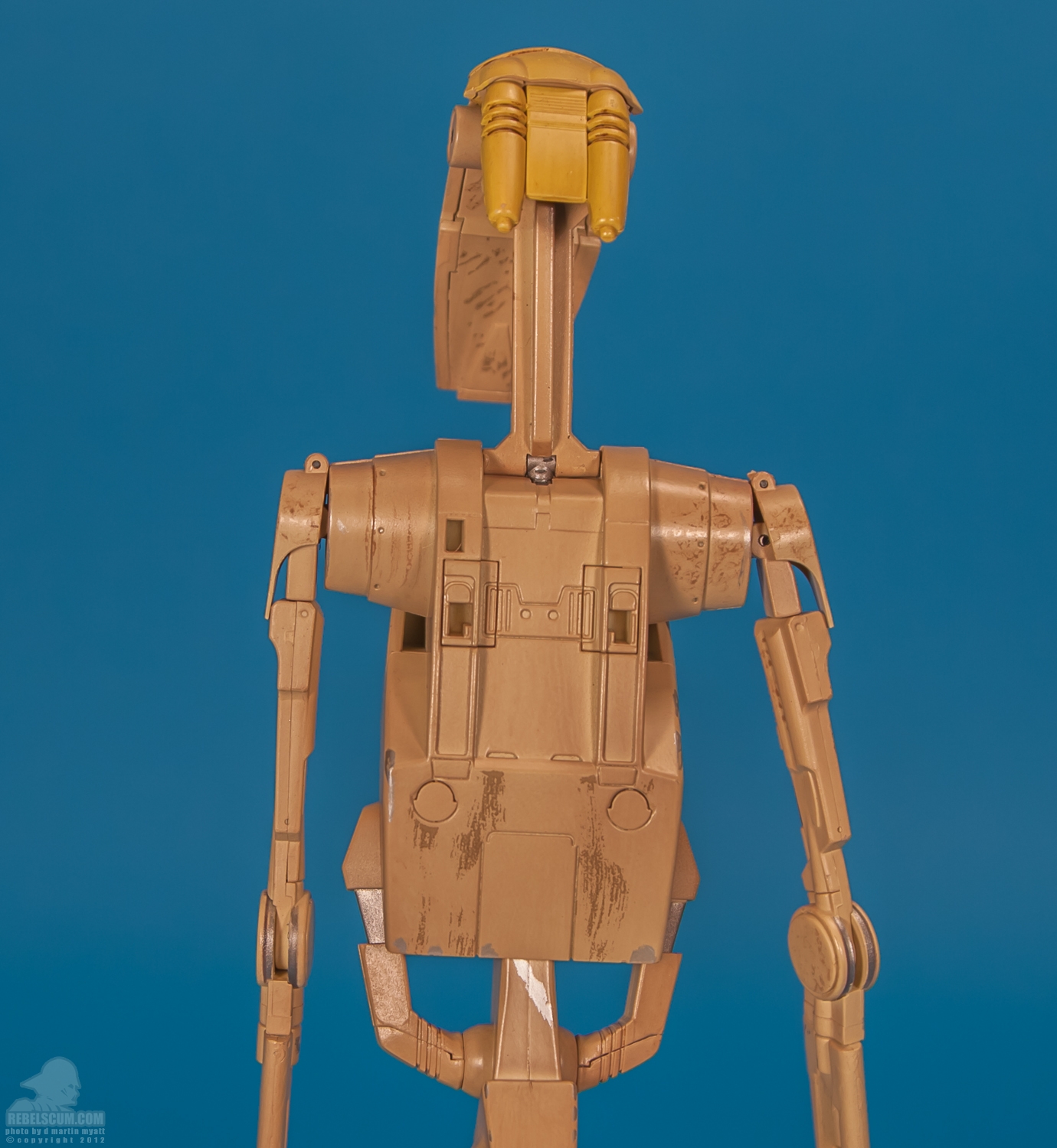 OOM-9_Battle_Droid_Commander_Sideshow_Collectibles-10.jpg