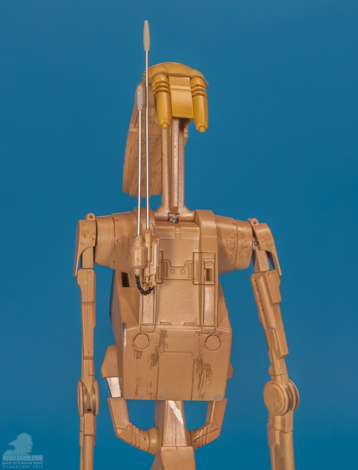 OOM-9_Battle_Droid_Commander_Sideshow_Collectibles-11.jpg