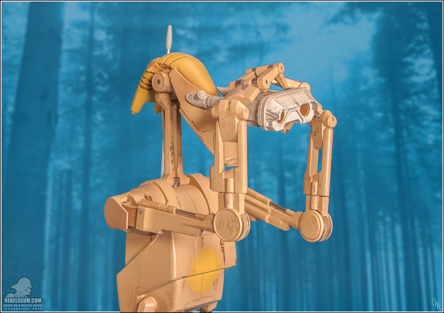 OOM-9_Battle_Droid_Commander_Sideshow_Collectibles-14.jpg