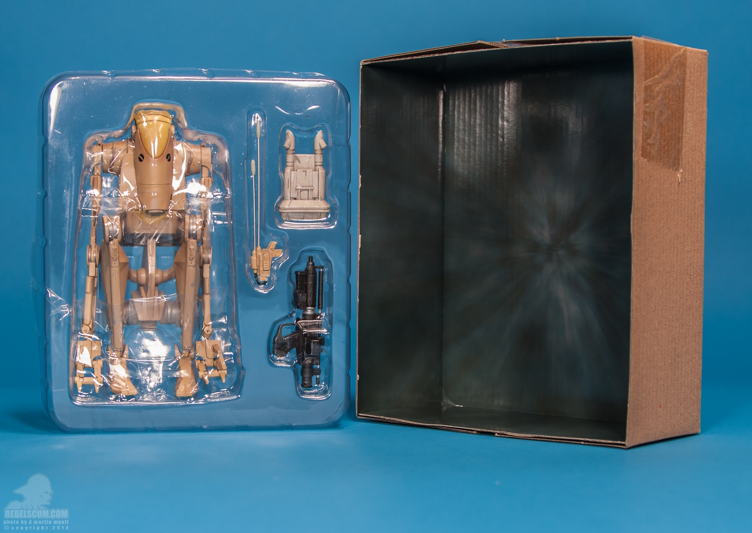 OOM-9_Battle_Droid_Commander_Sideshow_Collectibles-22.jpg