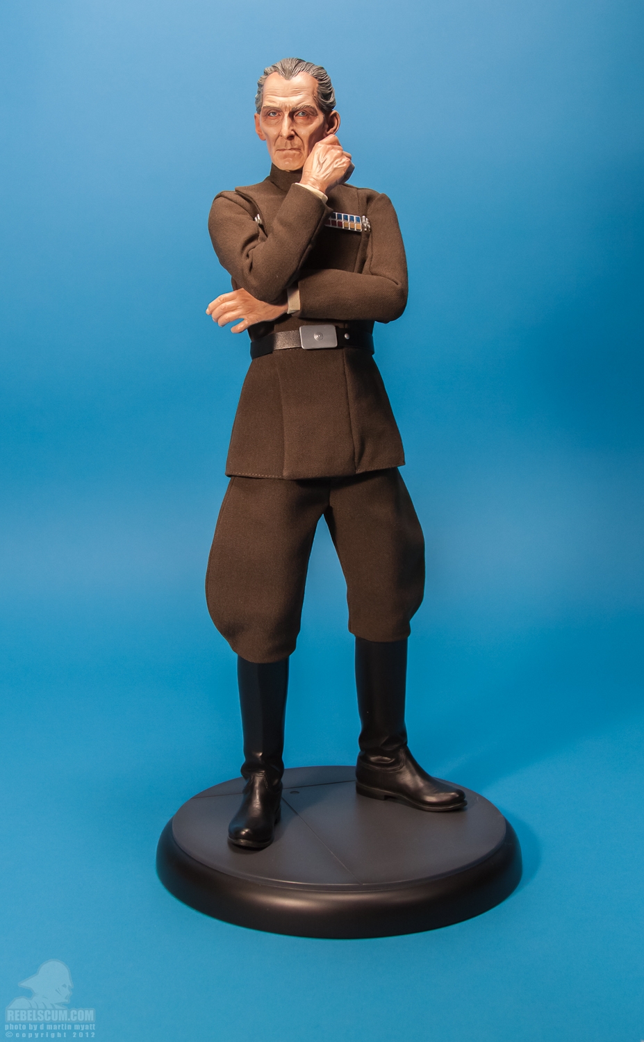 Sideshow_Collectibles_Star_Wars_Grand_Moff_Tarkin_Premium_Format_Figure-01.jpg