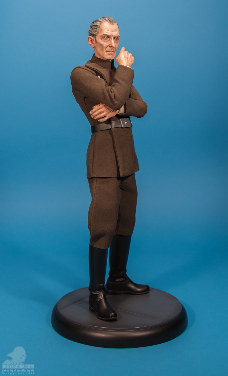 Sideshow_Collectibles_Star_Wars_Grand_Moff_Tarkin_Premium_Format_Figure-02.jpg