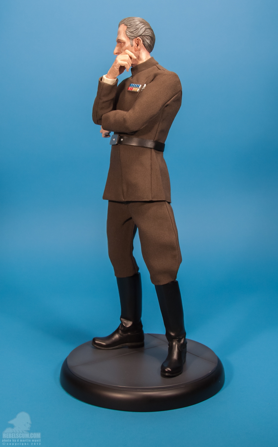 Sideshow_Collectibles_Star_Wars_Grand_Moff_Tarkin_Premium_Format_Figure-03.jpg